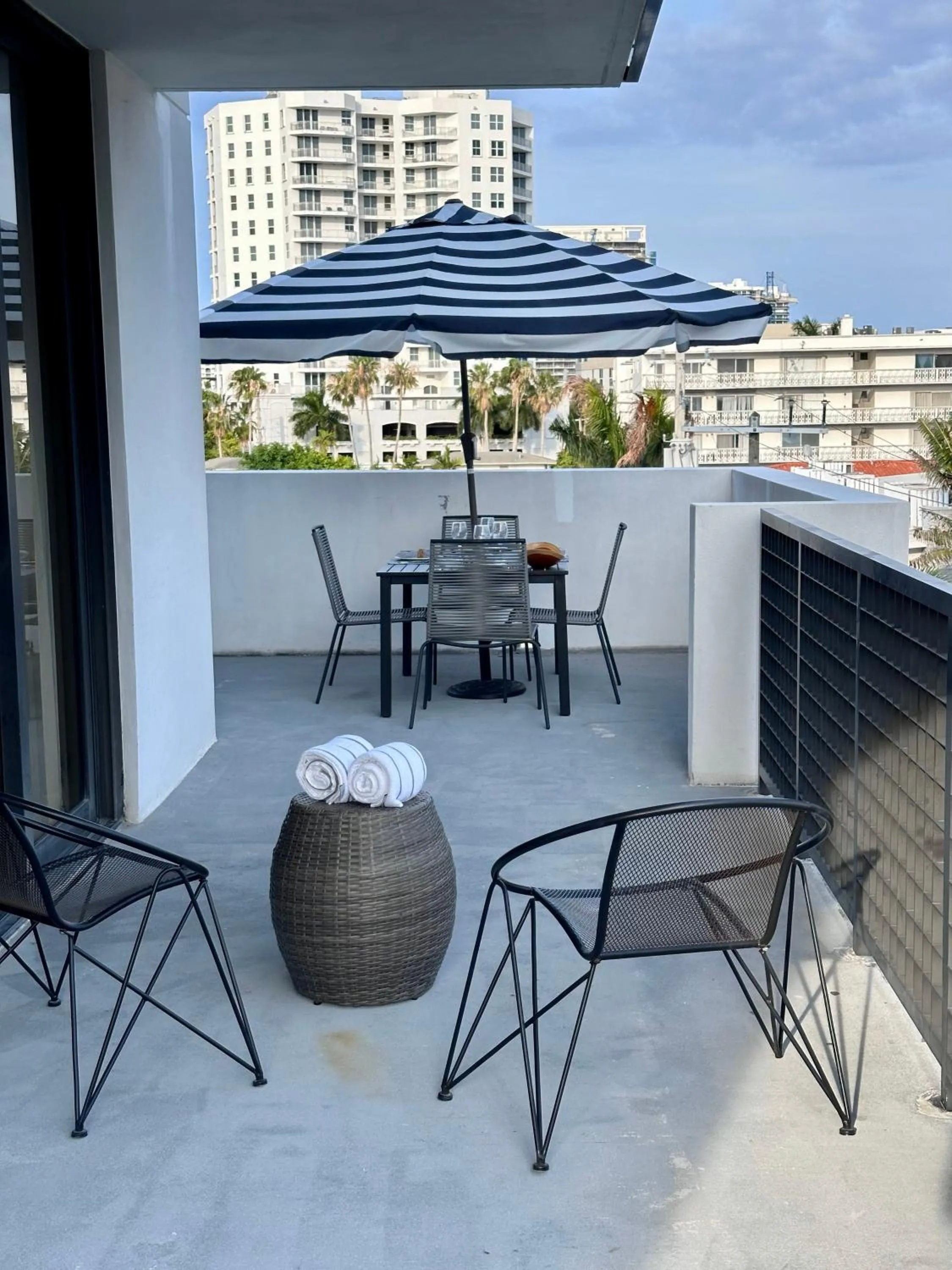 Balcony/Terrace in Bay Breeze Premium Apartments by Eskape Collection