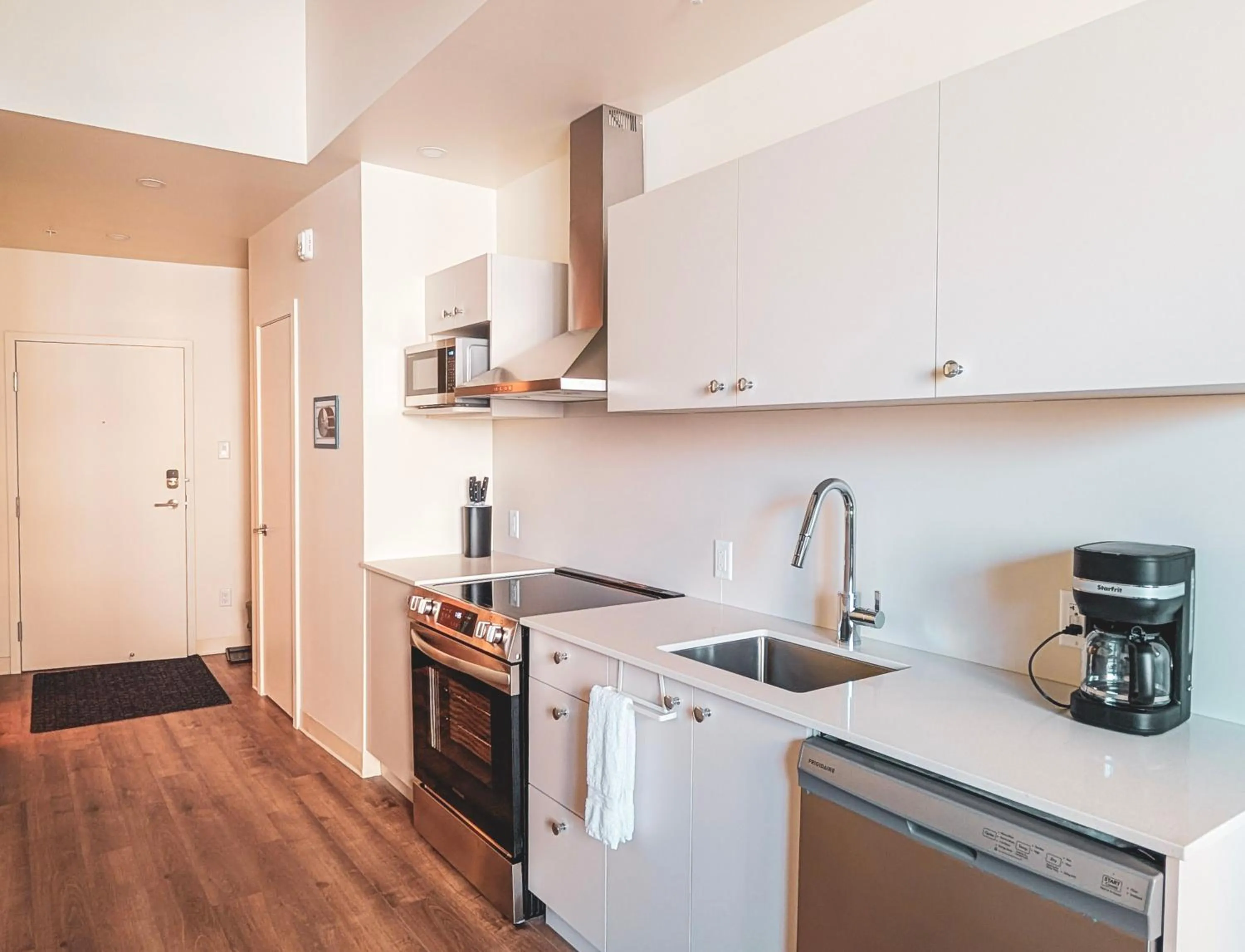 Kitchen or kitchenette in Terminus Hôtel