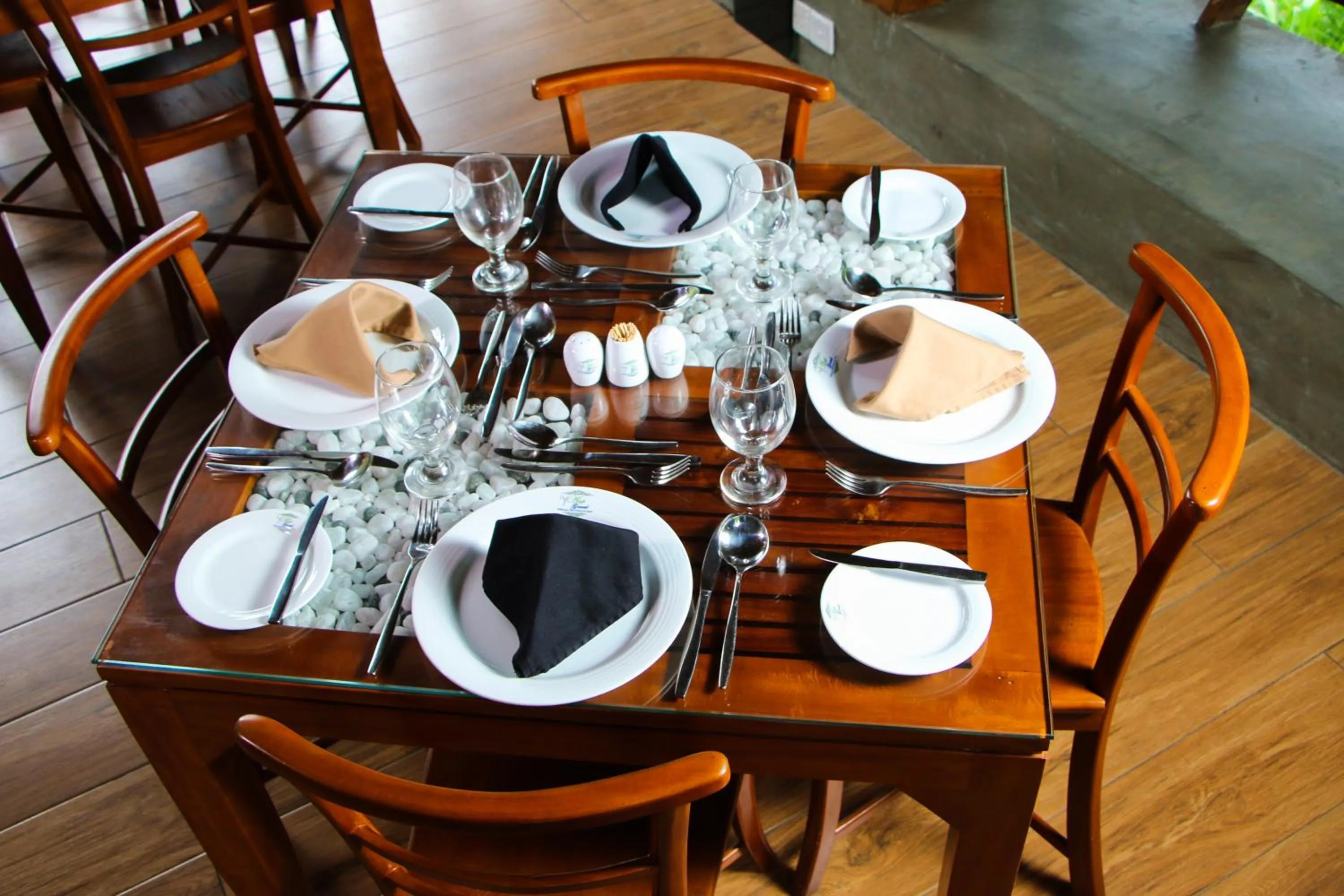 Restaurant/places to eat in EllaCrest by Aloft