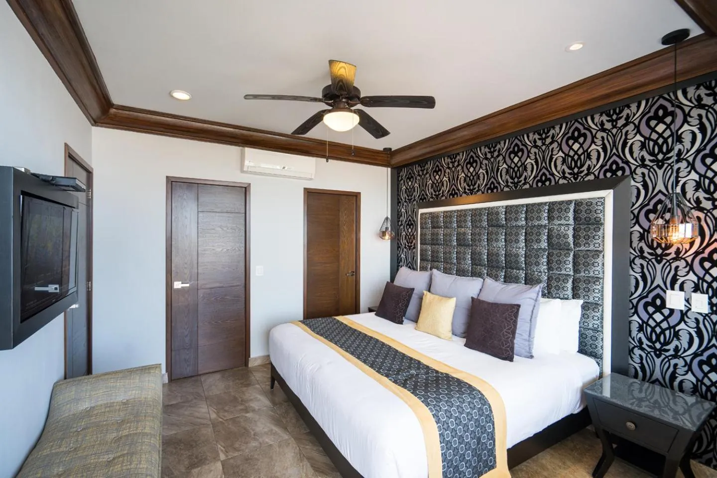 Bed in Pinnacle Resorts 220