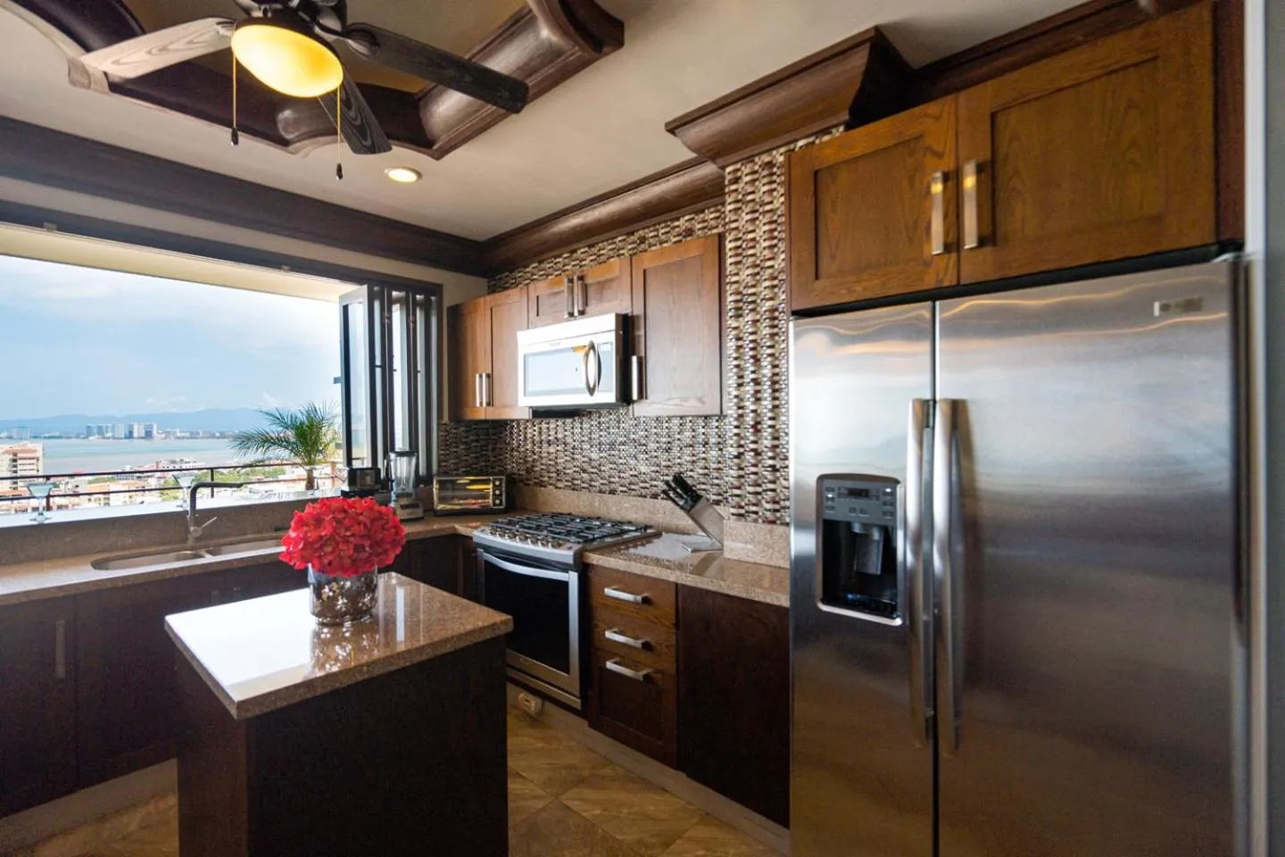 Kitchen or kitchenette in Pinnacle Resorts 220