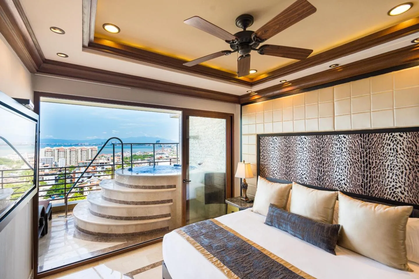 Bed in Pinnacle Resorts 220