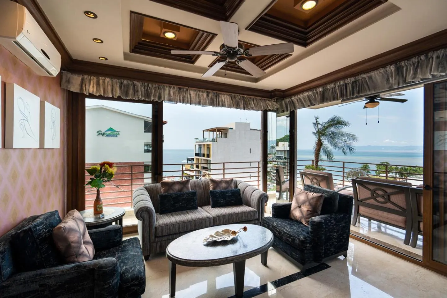 Living room in Pinnacle Resorts 220