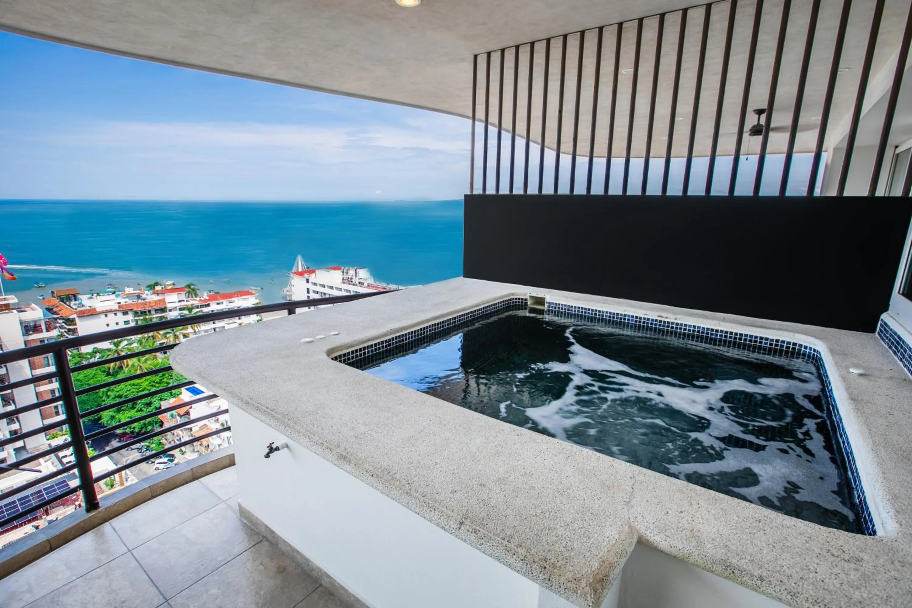 Hot Tub in Pinnacle Resorts 180