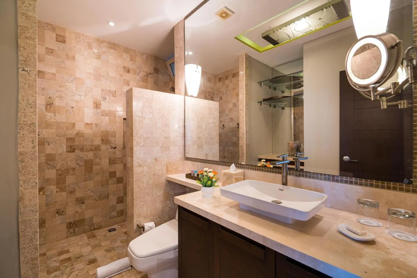 Bathroom in Pinnacle Resorts 180