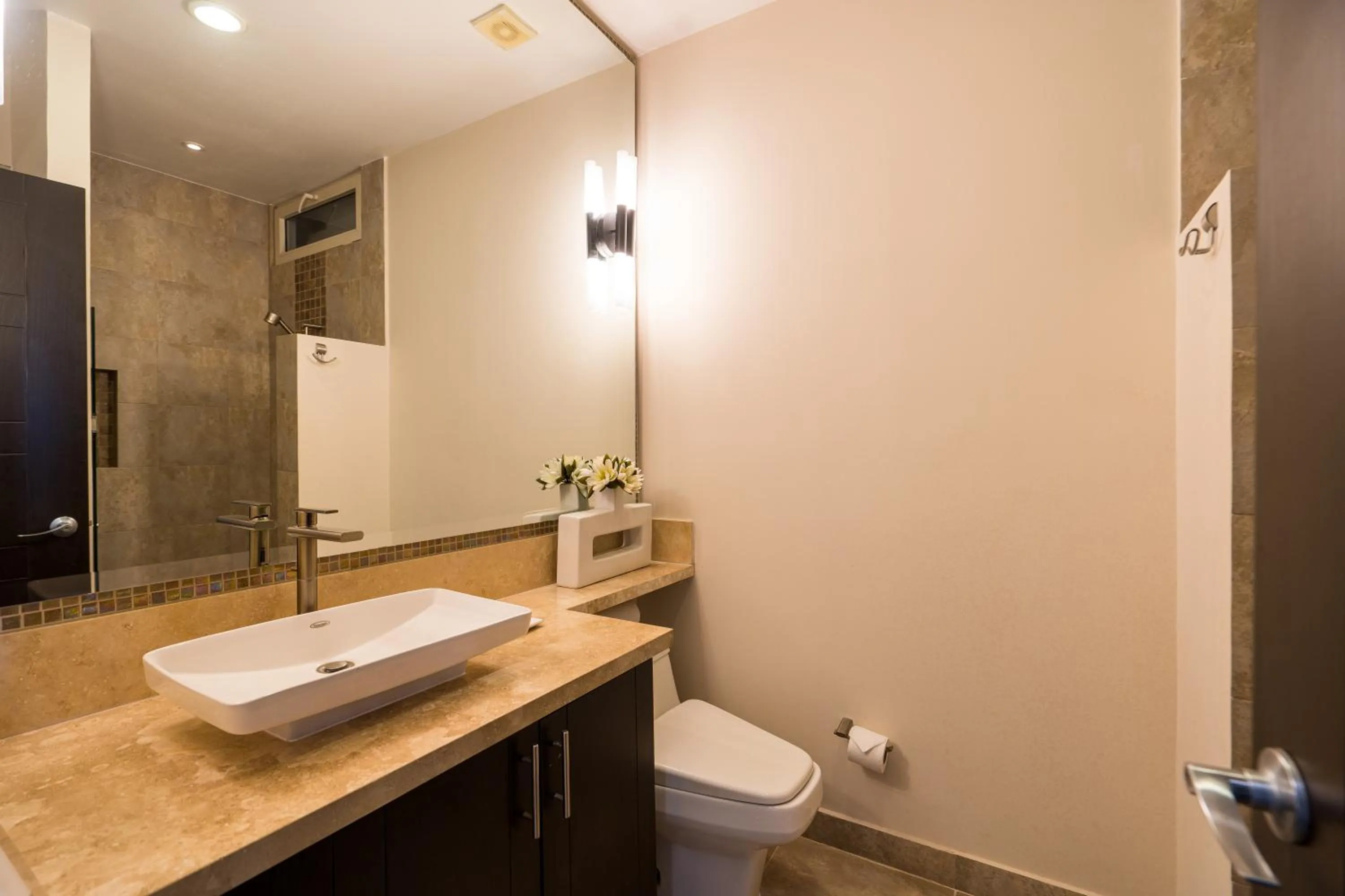 Bathroom in Pinnacle Resorts 180