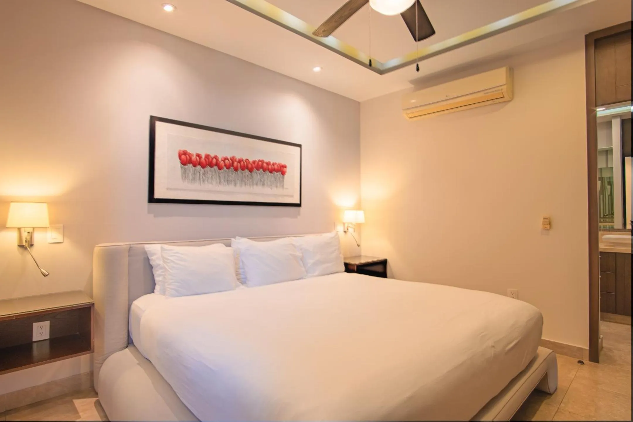 Bedroom, Bed in Pinnacle Resorts 180