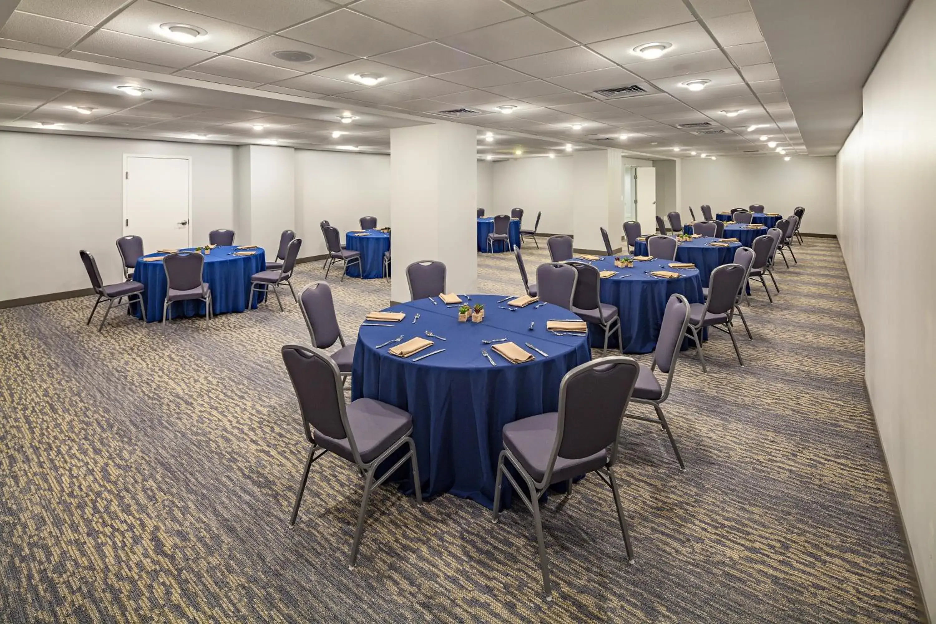 Banquet/Function facilities in Hotel RL Baltimore Inner Harbor