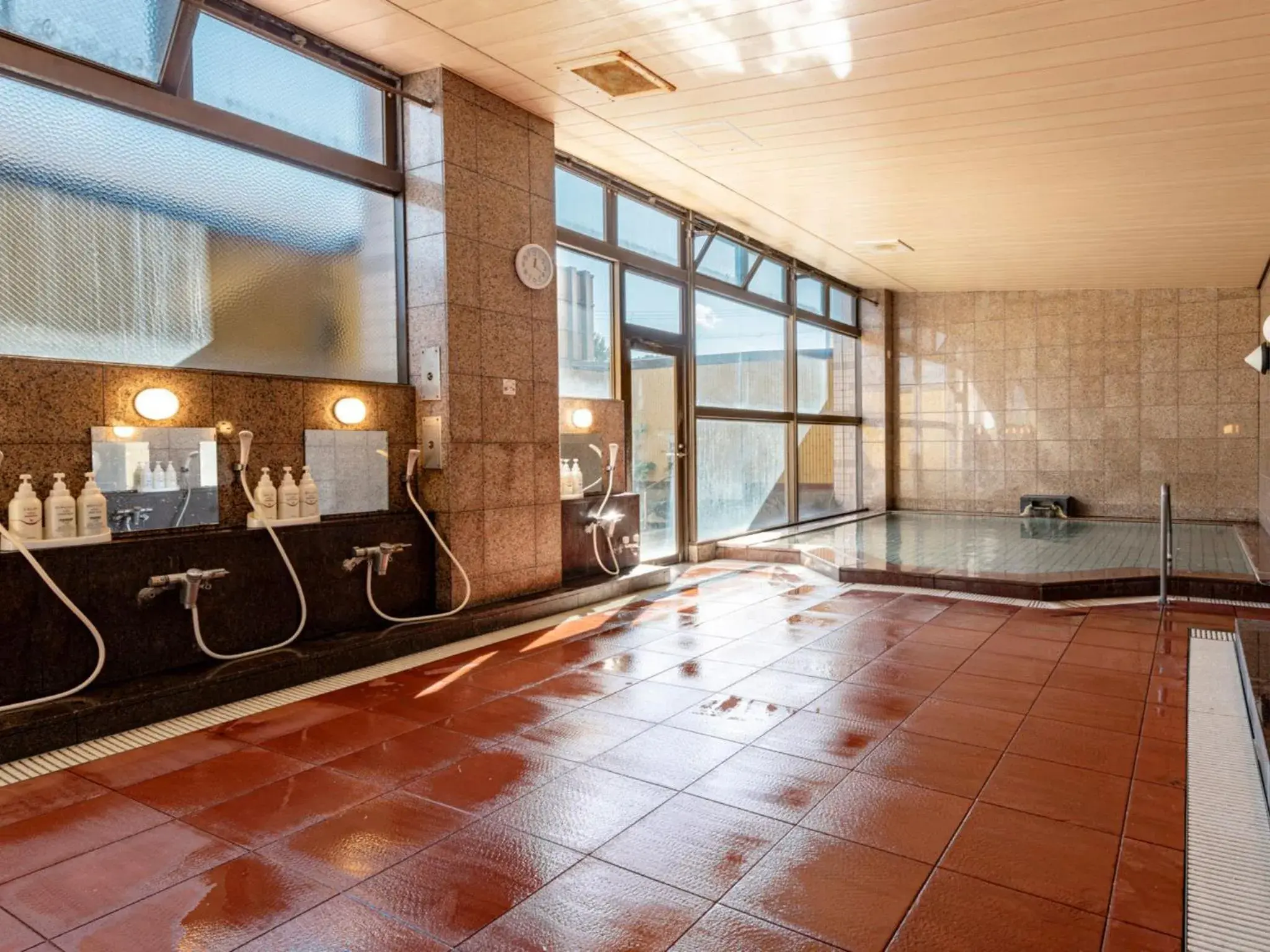 Twin Room with Extra Bed and Shared Bathroom in Kurhouse Shirahama Twin Room with Extra Bed and Shared Bathroom in Kurhouse Shirahama