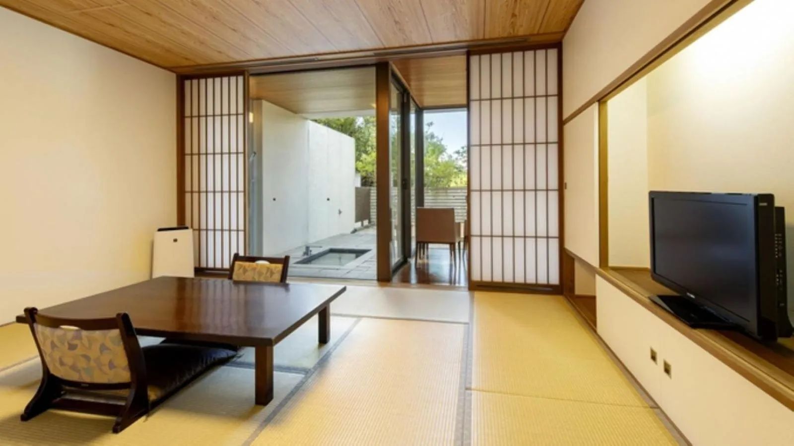 Photo of the whole room in Kurhouse Shirahama