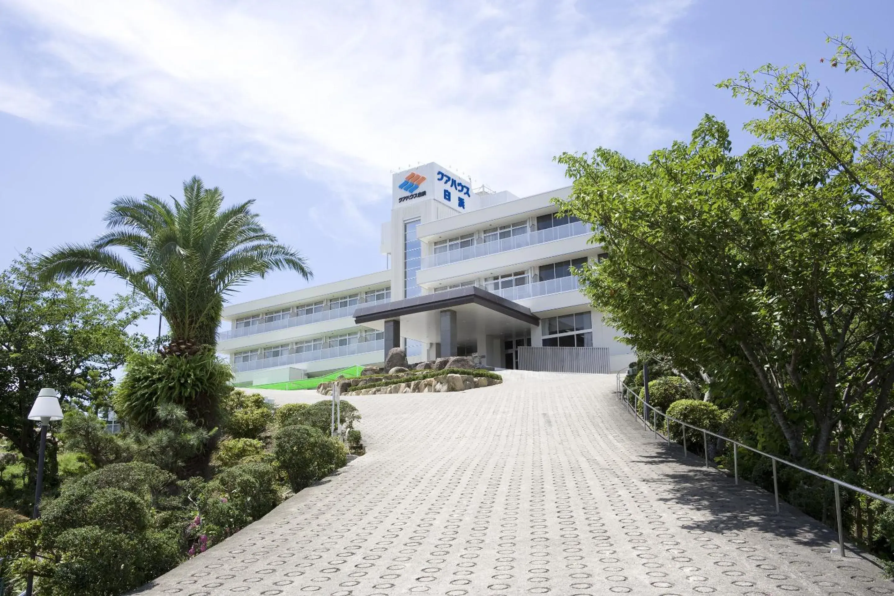 Facade/entrance in Kurhouse Shirahama Facade/entrance in Kurhouse Shirahama