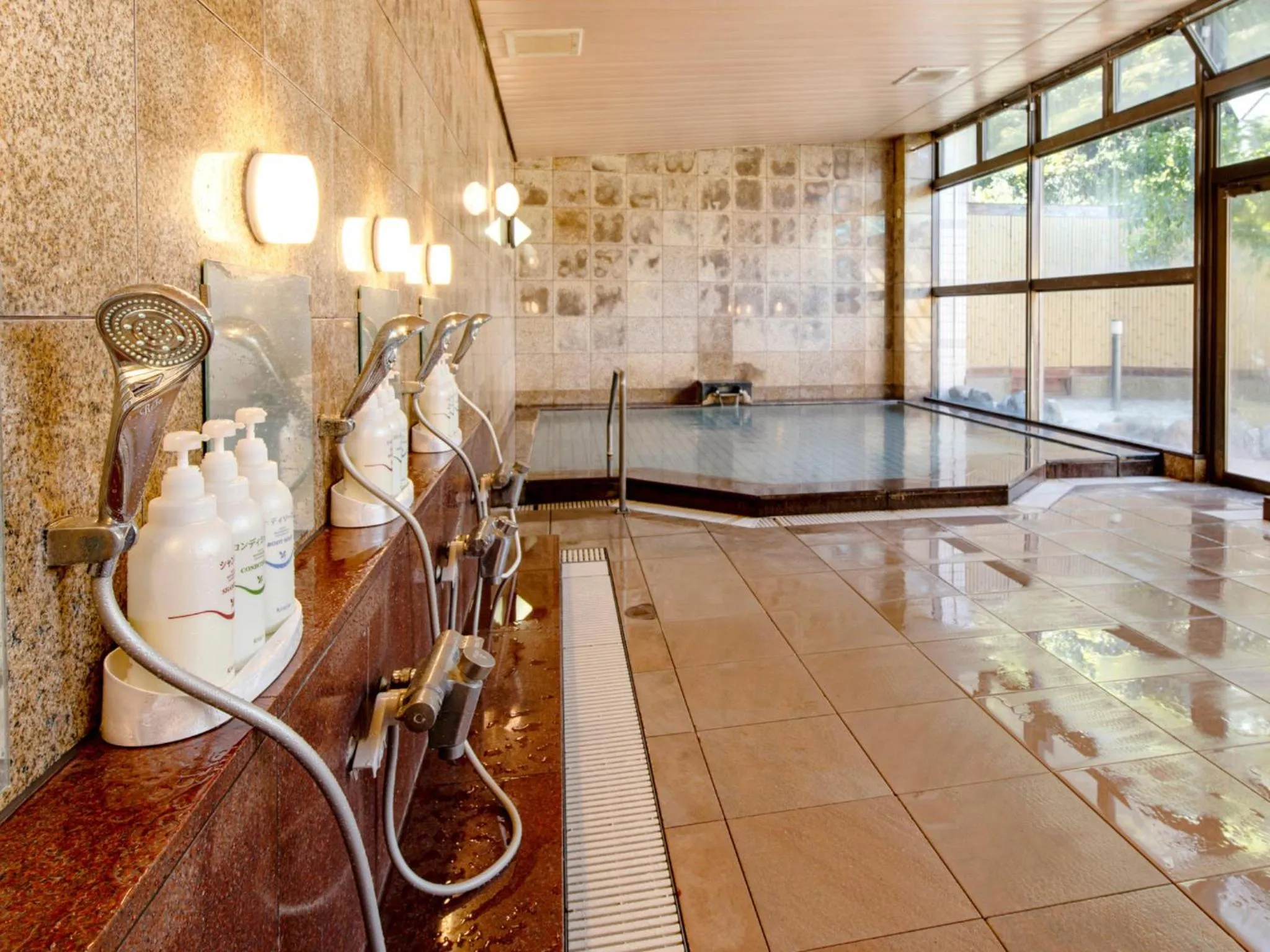 Hot Spring Bath in Kurhouse Shirahama