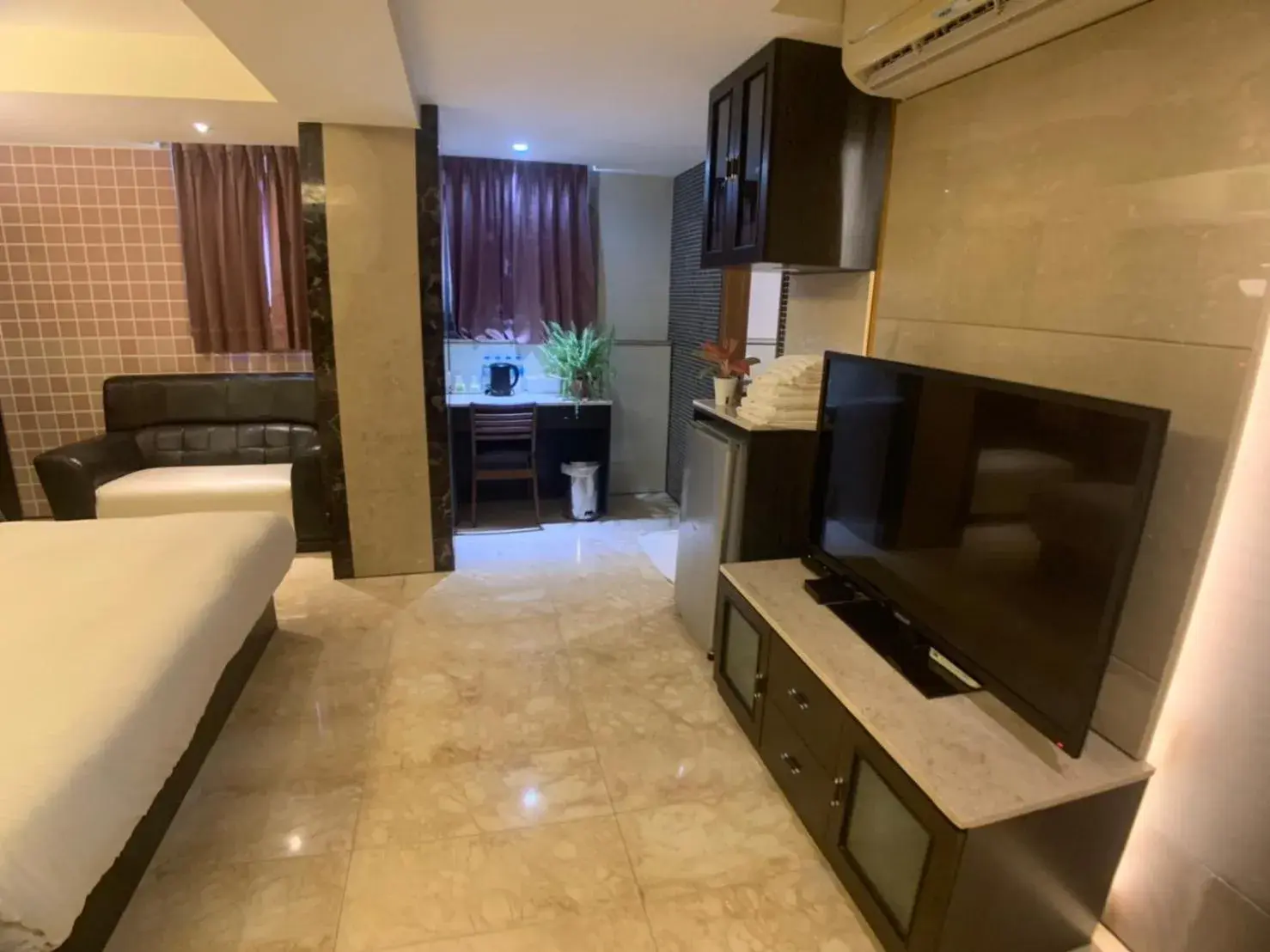 TV and multimedia, Bed in Michelle hotel TV and multimedia, Bed in Michelle hotel