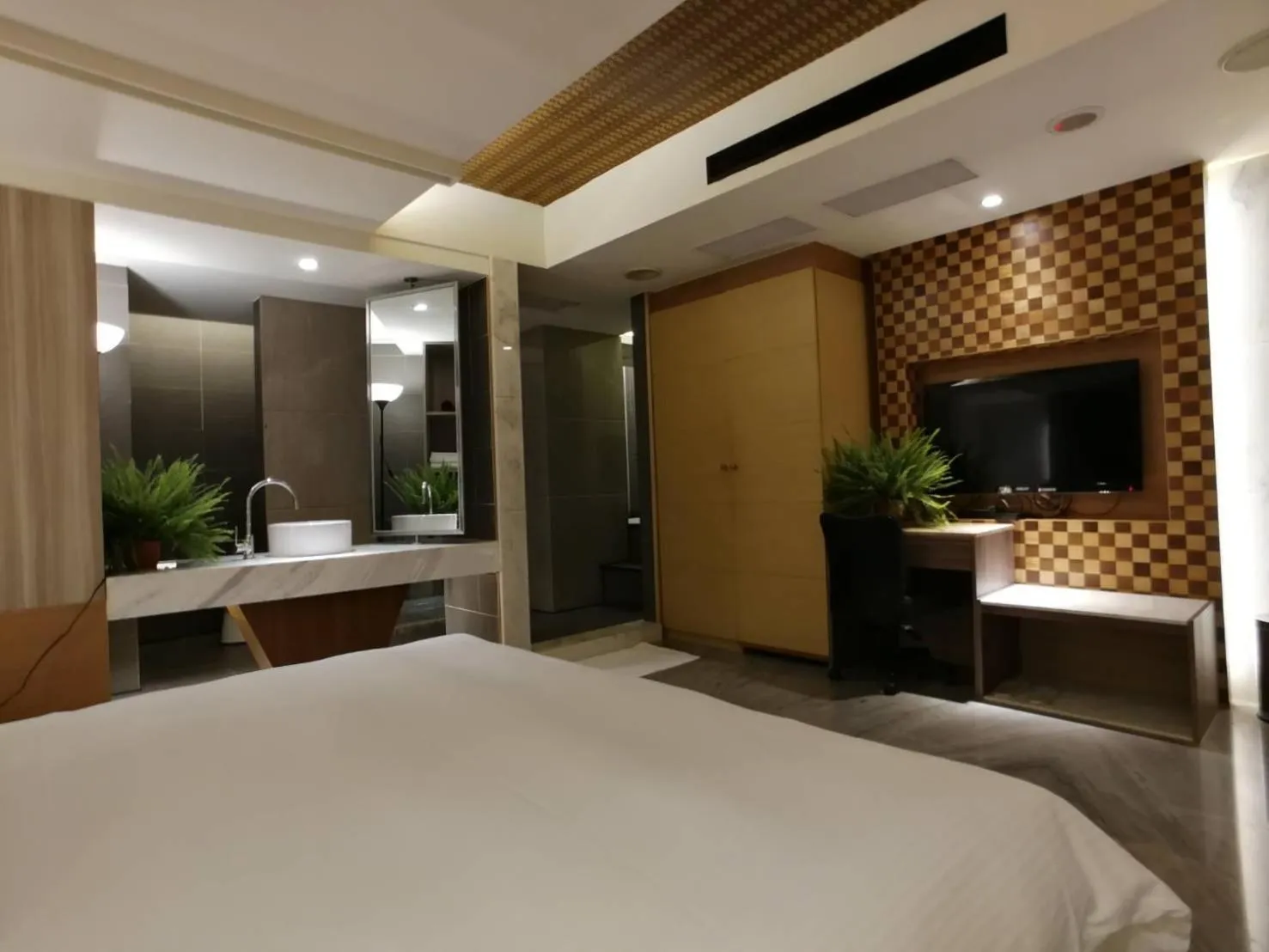 Shower, Bed in Michelle hotel
