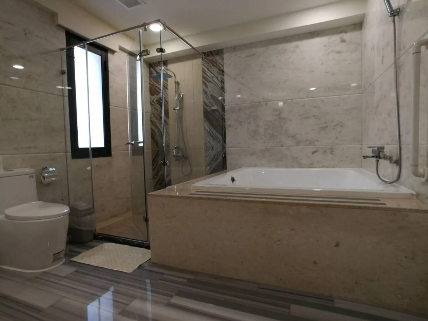 Shower in Michelle hotel