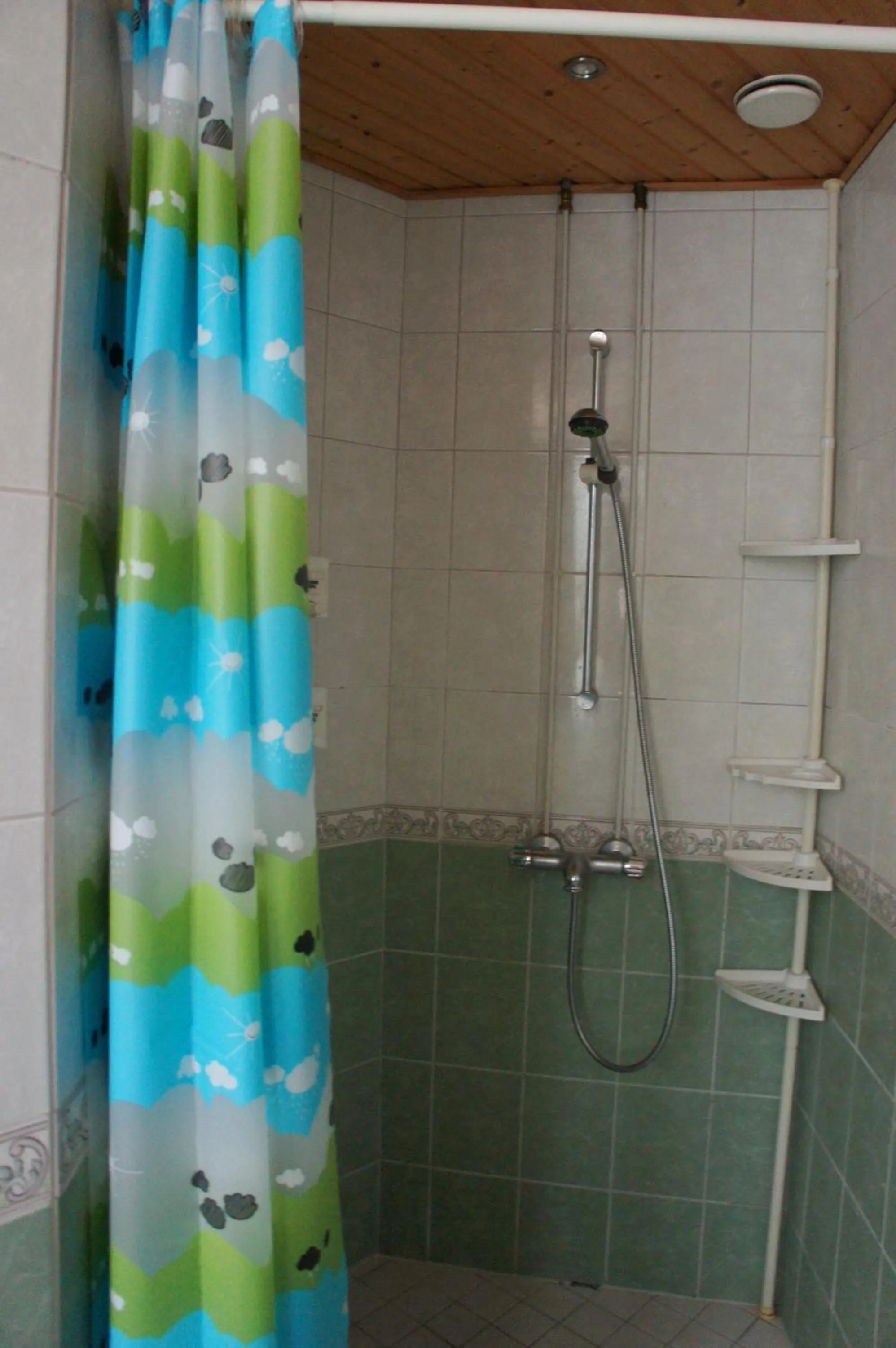 Shower in SweetDream Guesthouse