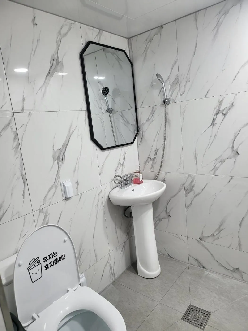 Bathroom in Philstay Ehwa Boutique - Female Only