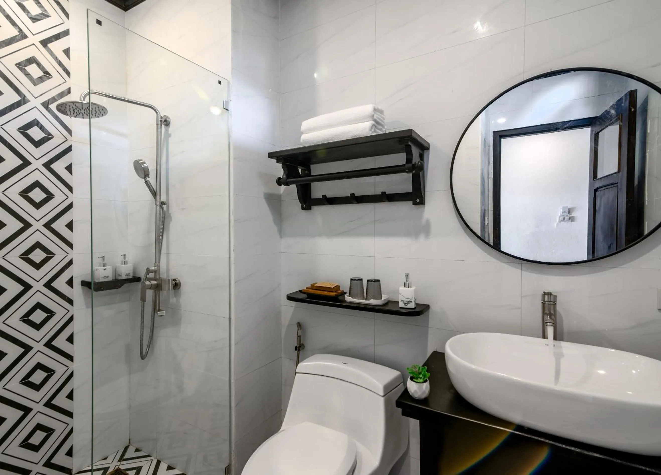 Shower in Luang Prabang Vang Luang Hotel