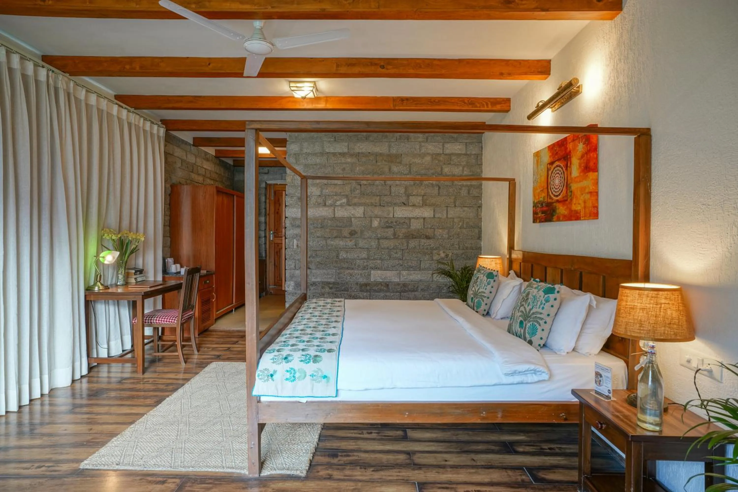 Bed in Larisa Resort Manali