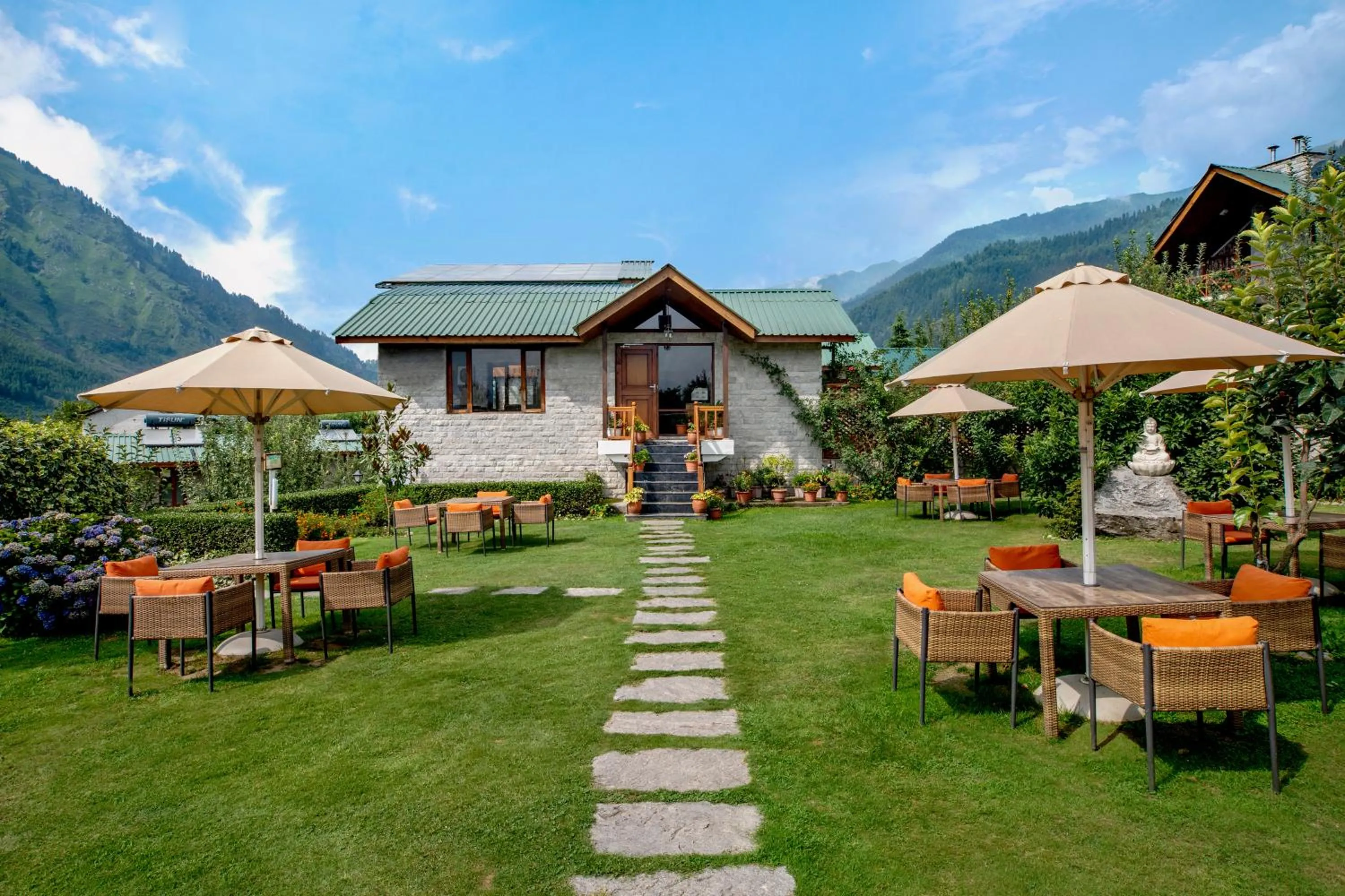 Property building in Larisa Resort Manali