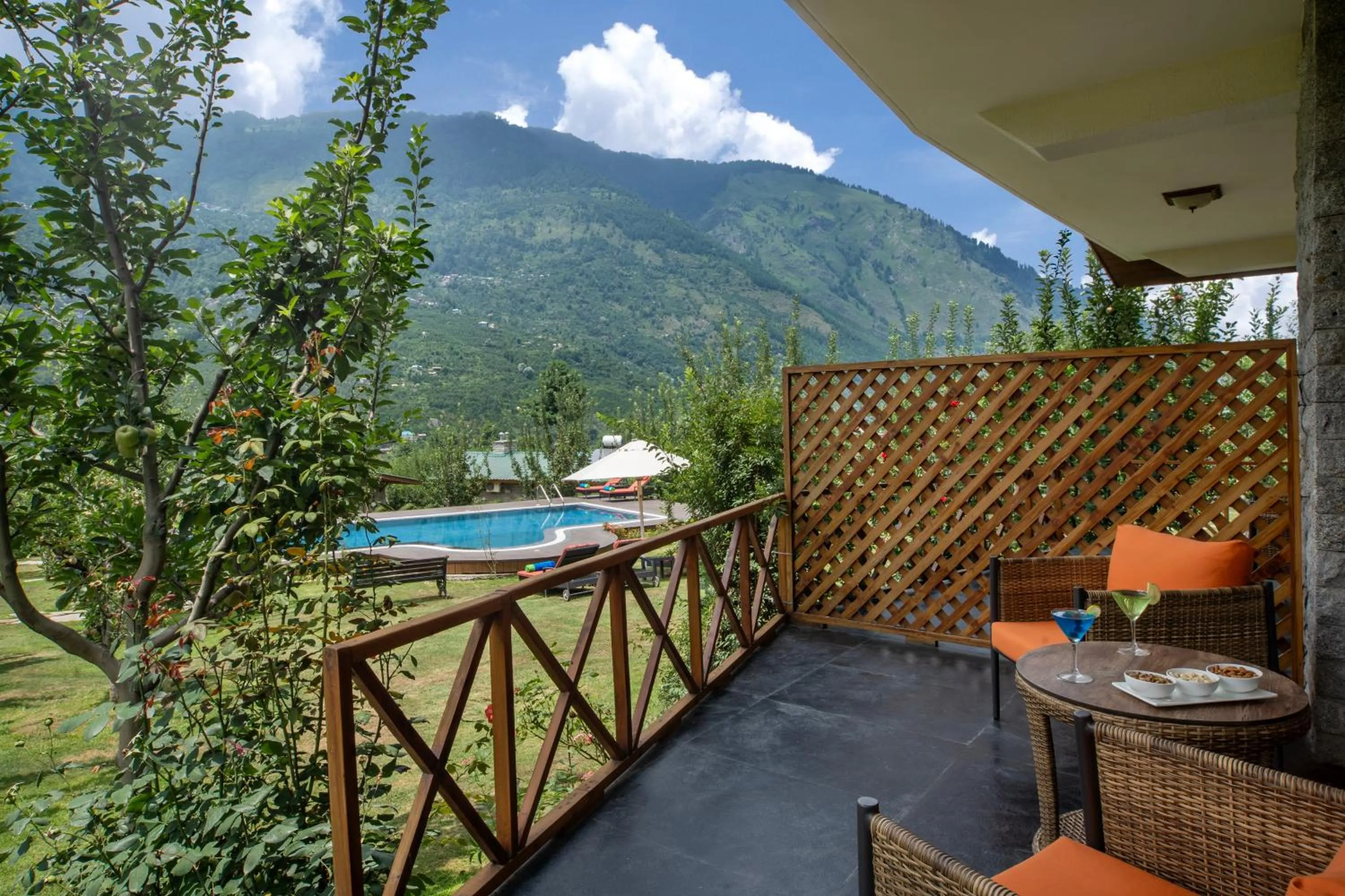 Garden view in Larisa Resort Manali