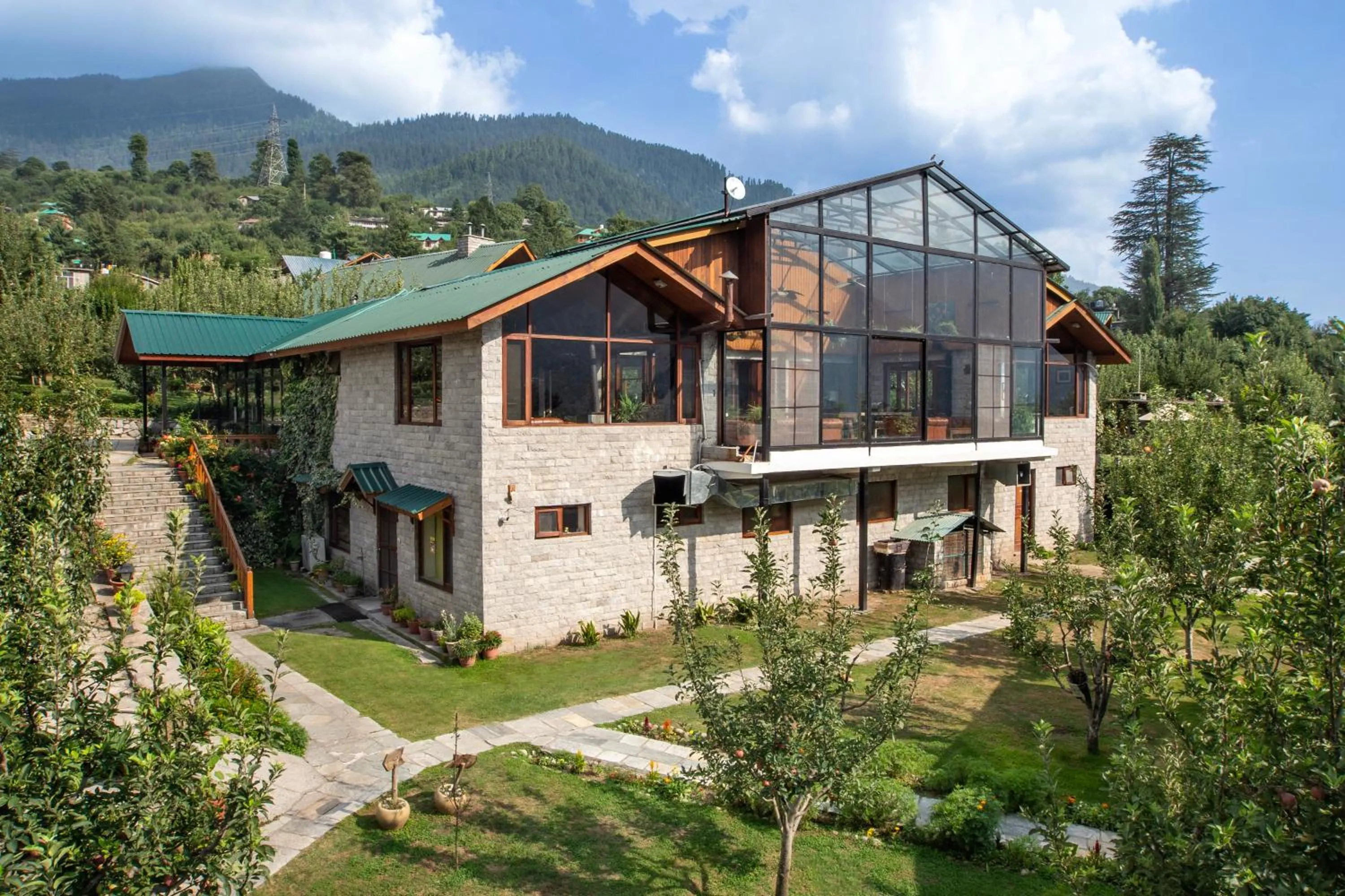 Facade/entrance in Larisa Resort Manali