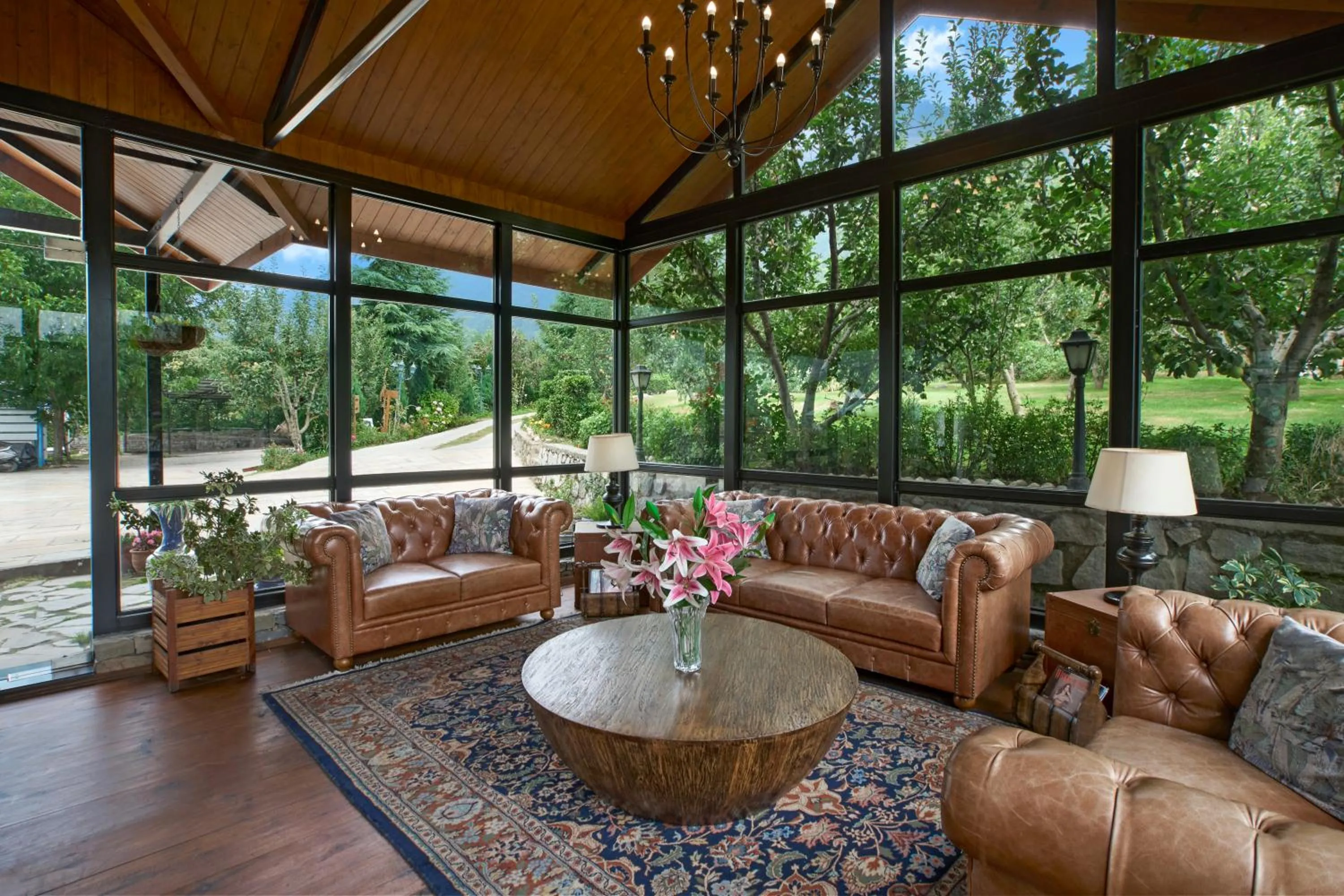 Lobby or reception in Larisa Resort Manali