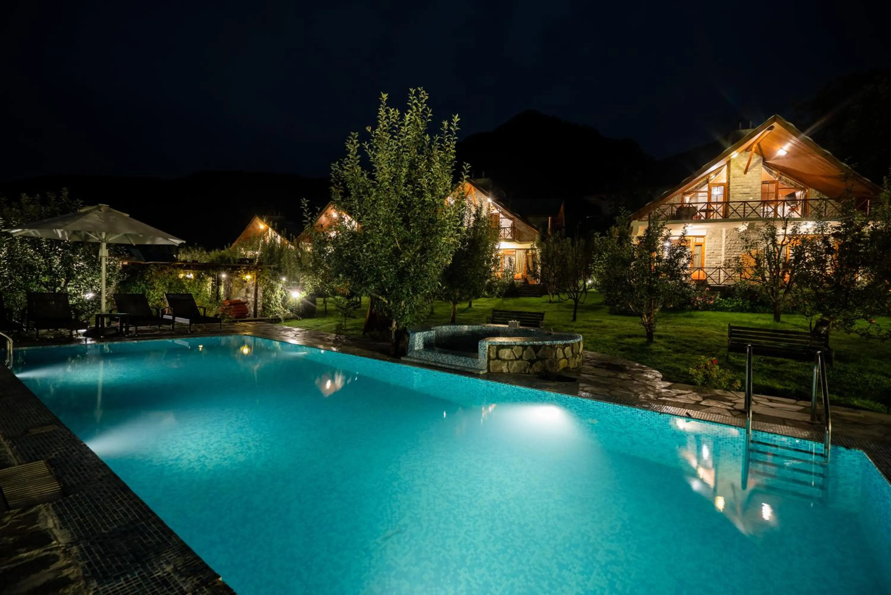 Swimming pool in Larisa Resort Manali