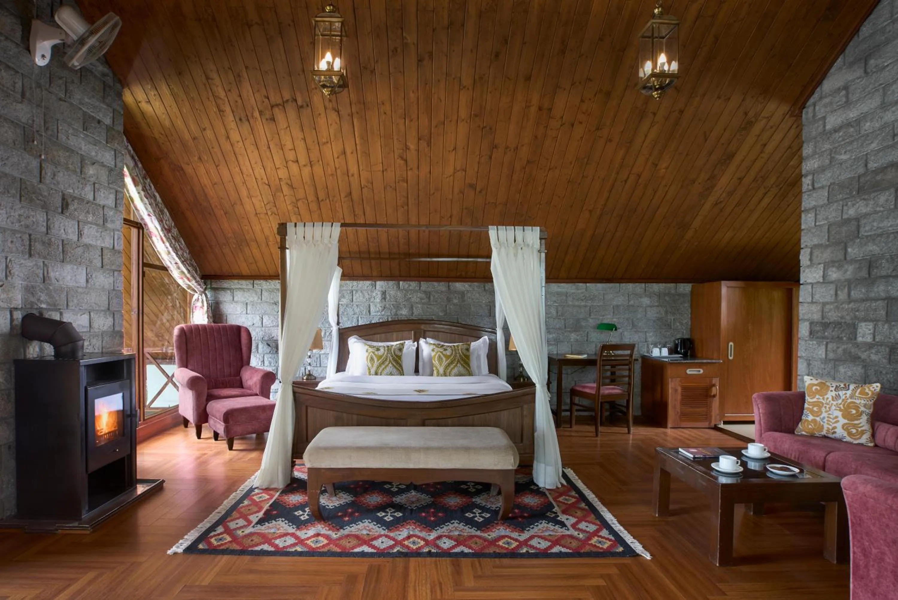 Photo of the whole room, Bed in Larisa Resort Manali