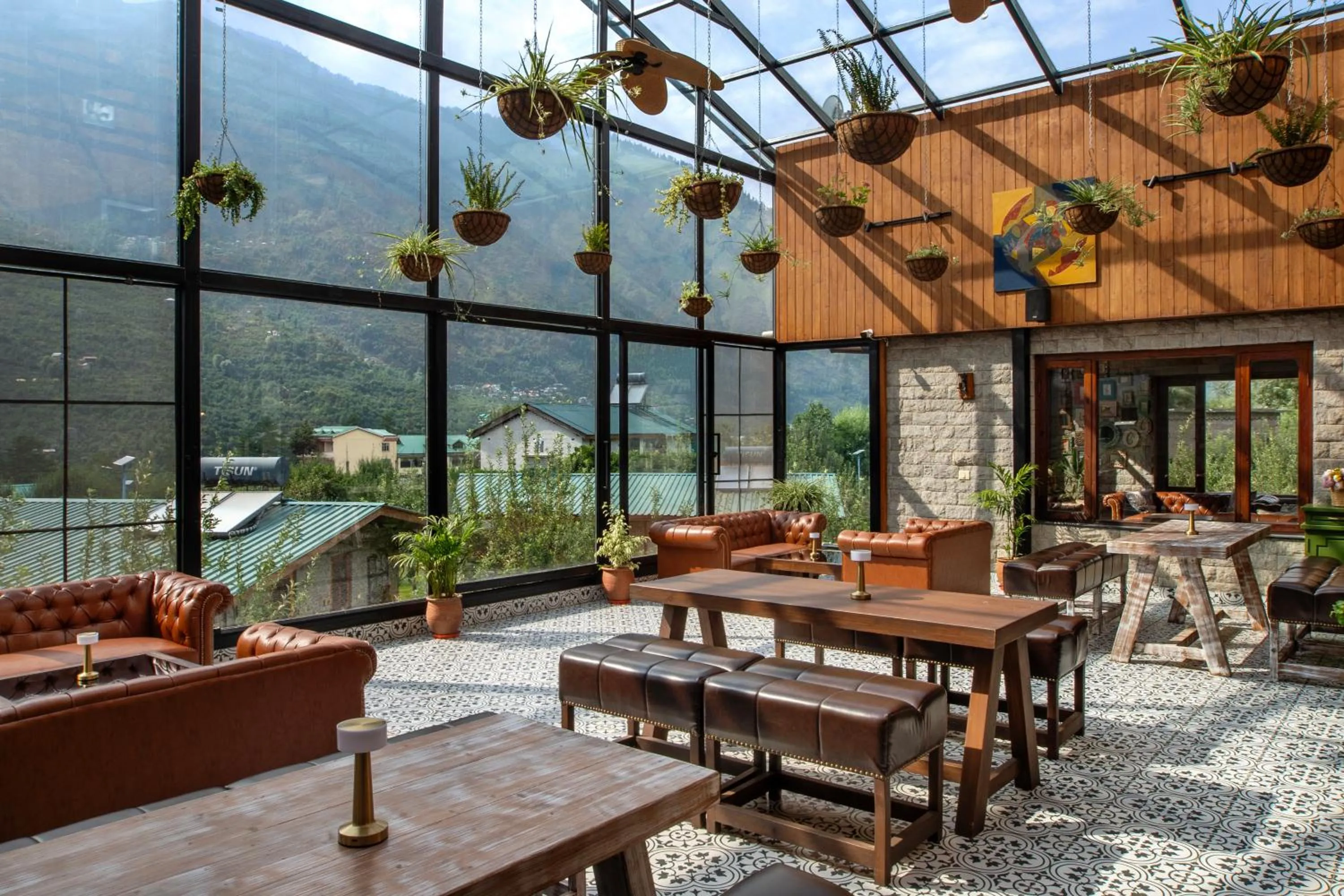 Restaurant/places to eat in Larisa Resort Manali