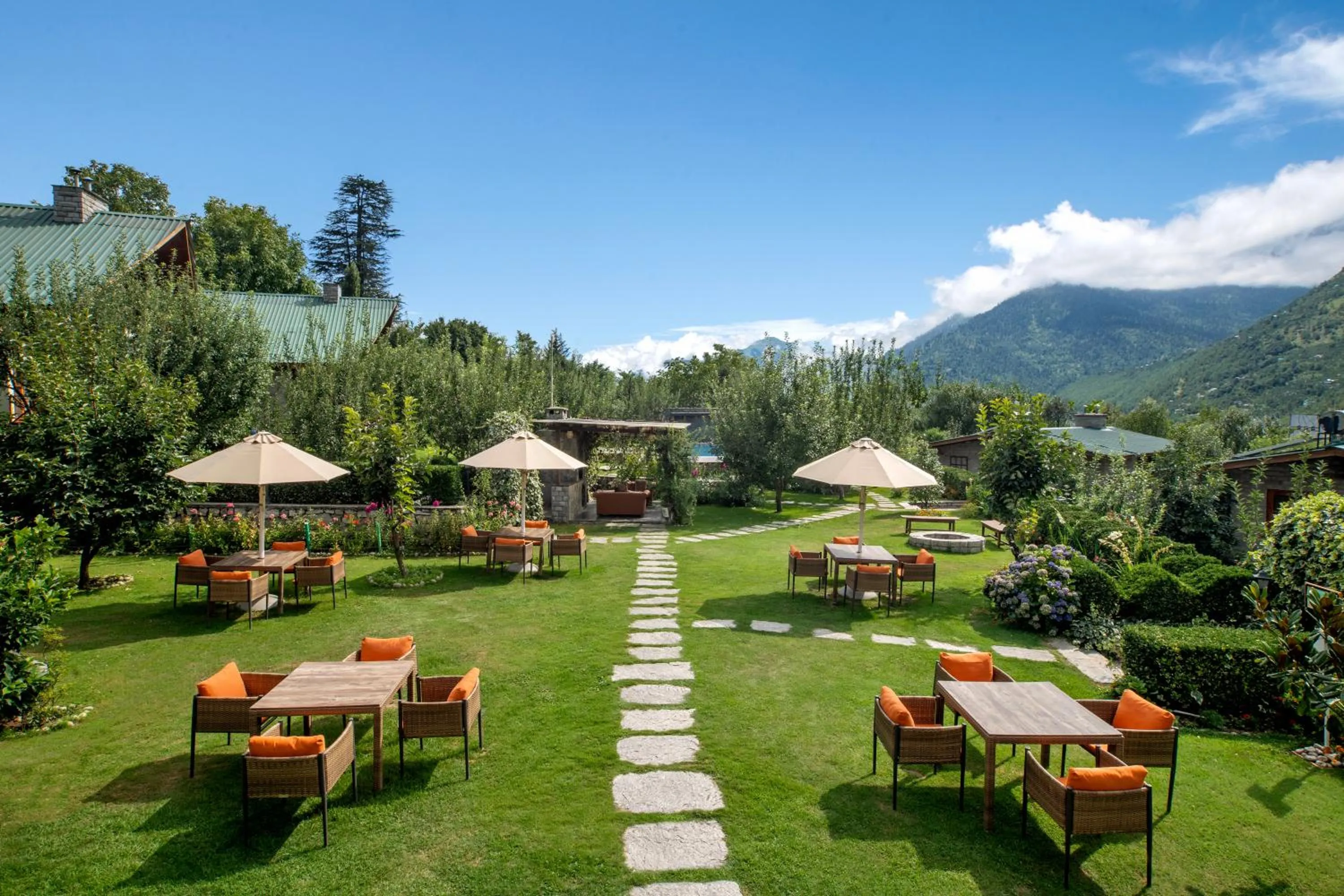 Garden in Larisa Resort Manali