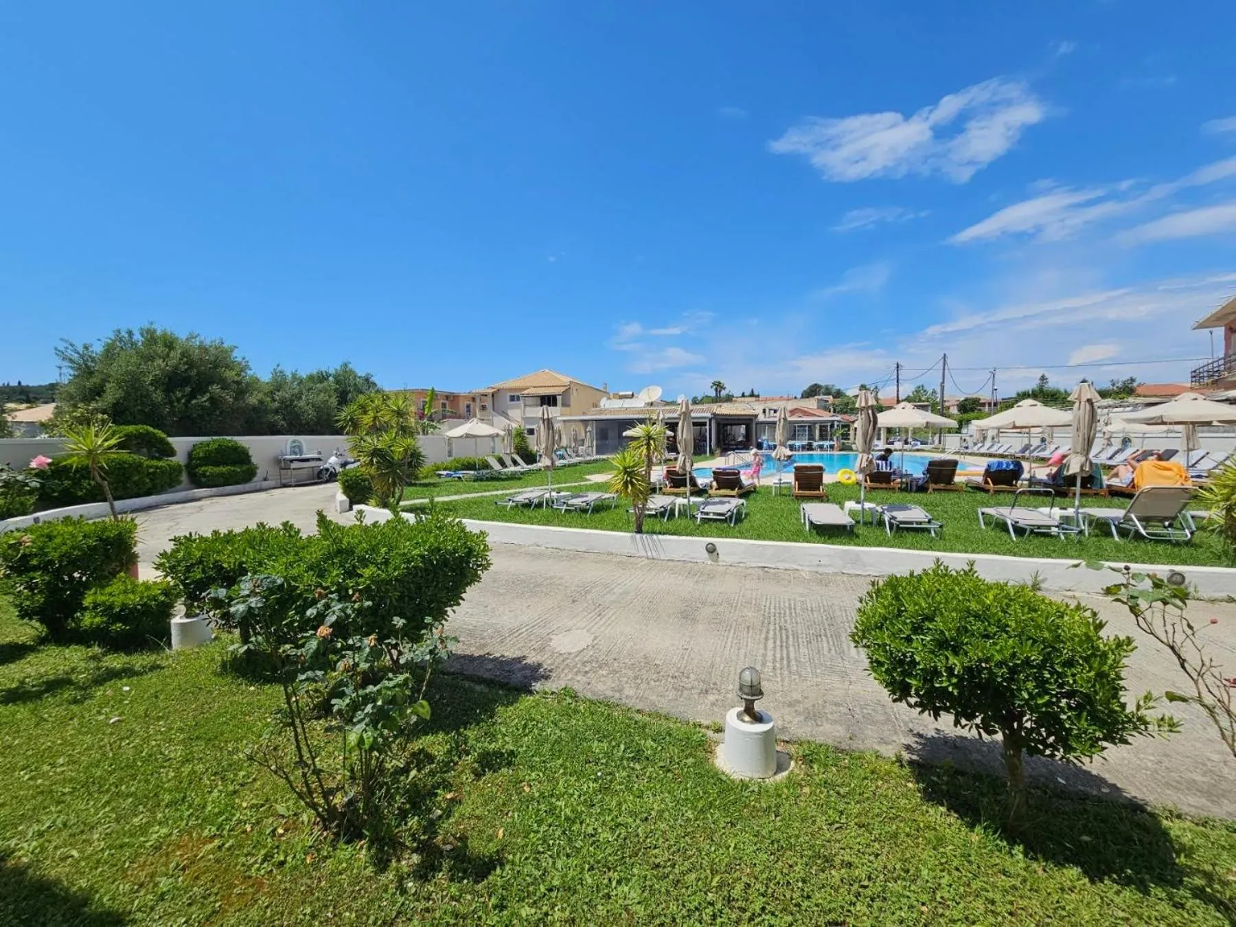 Day in Tondoris Apartments