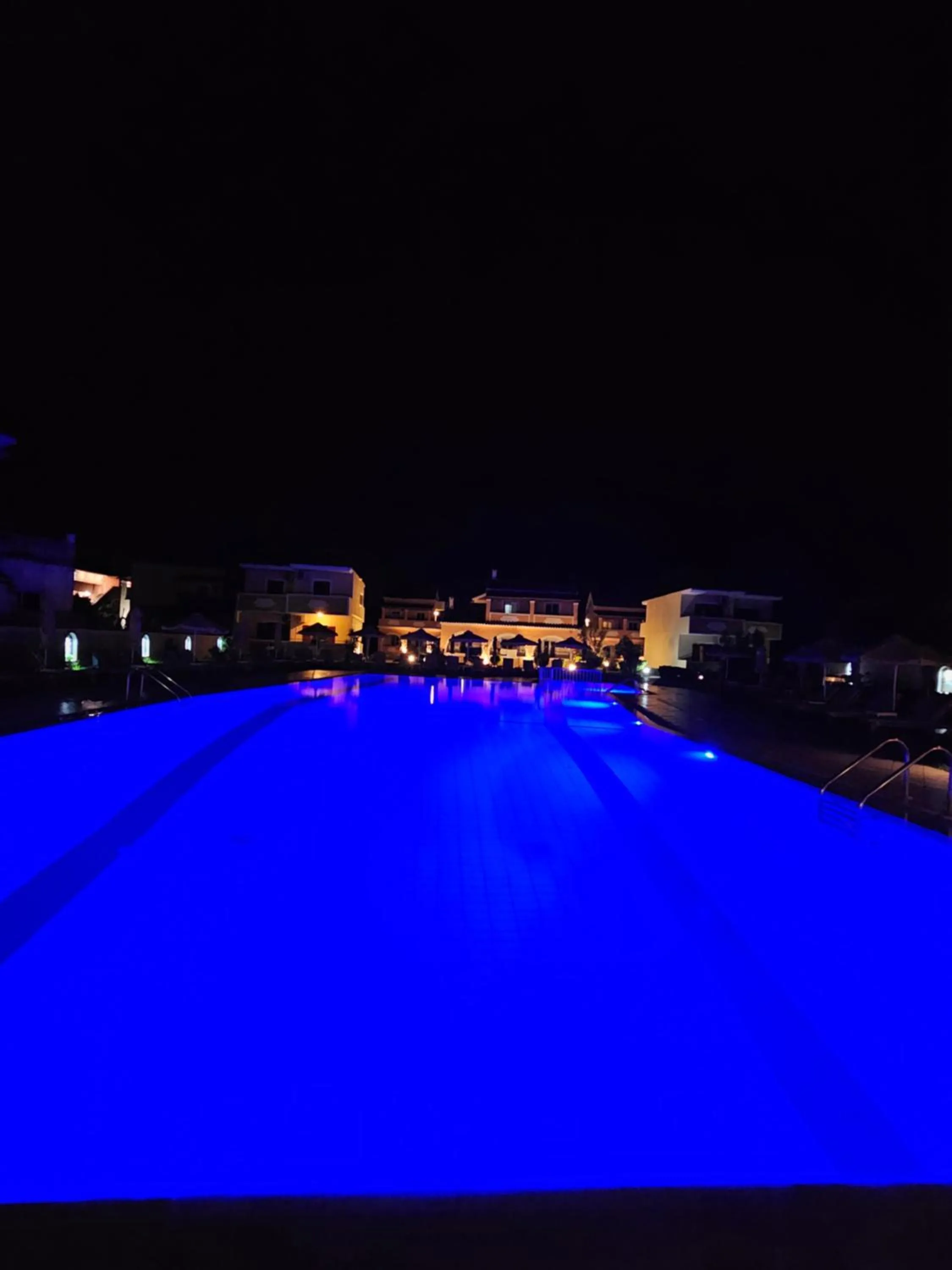 Night in Tondoris Apartments