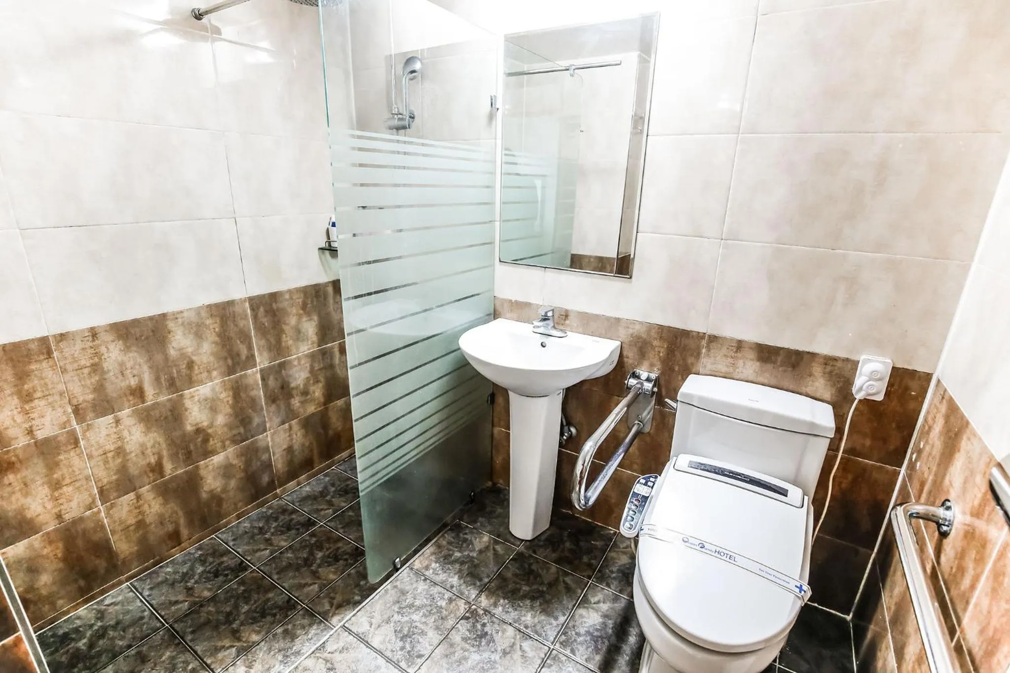 Toilet in Jeju Ocean Family Hotel