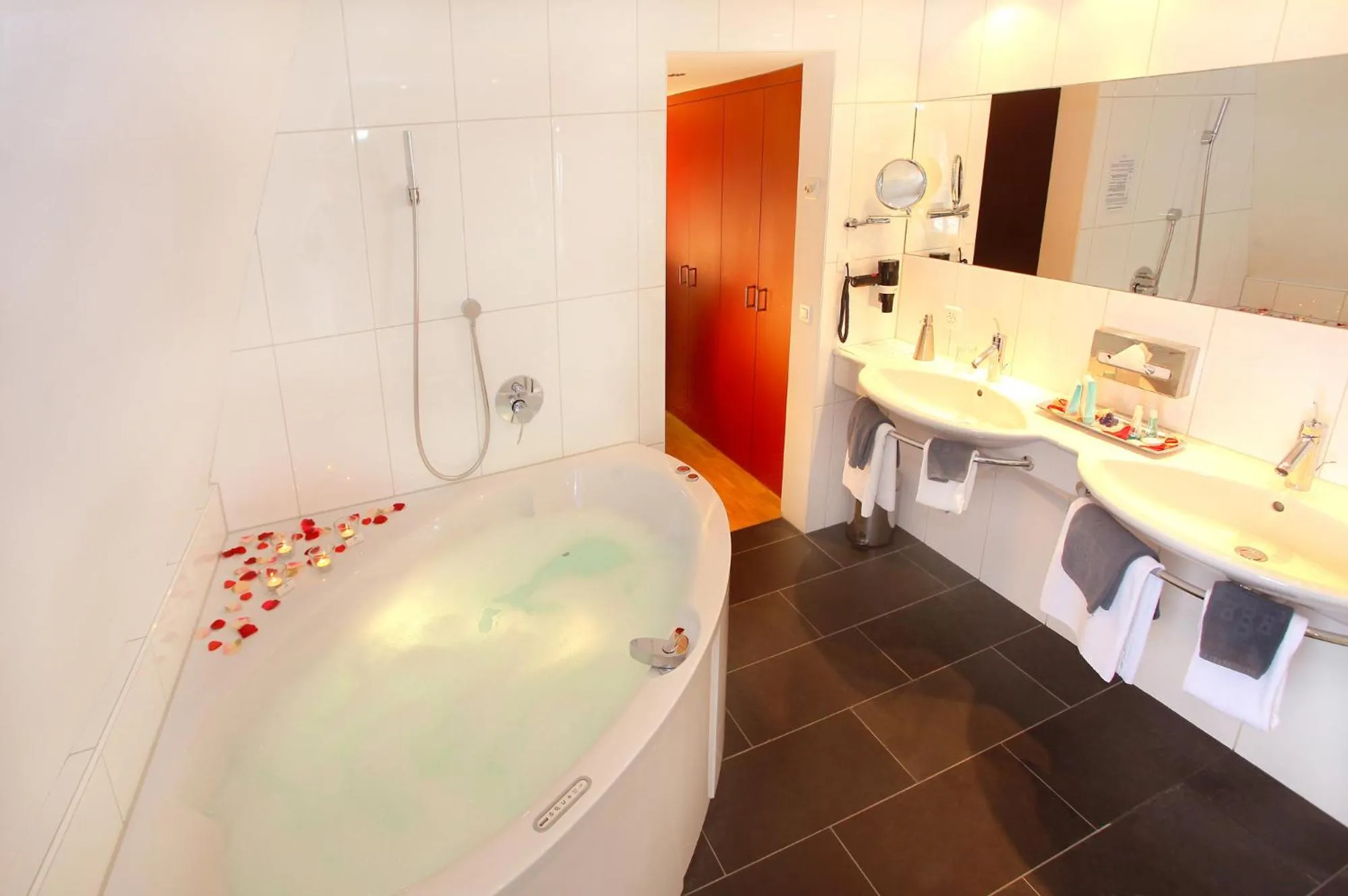 Hot Tub in Schloss Münchenwiler