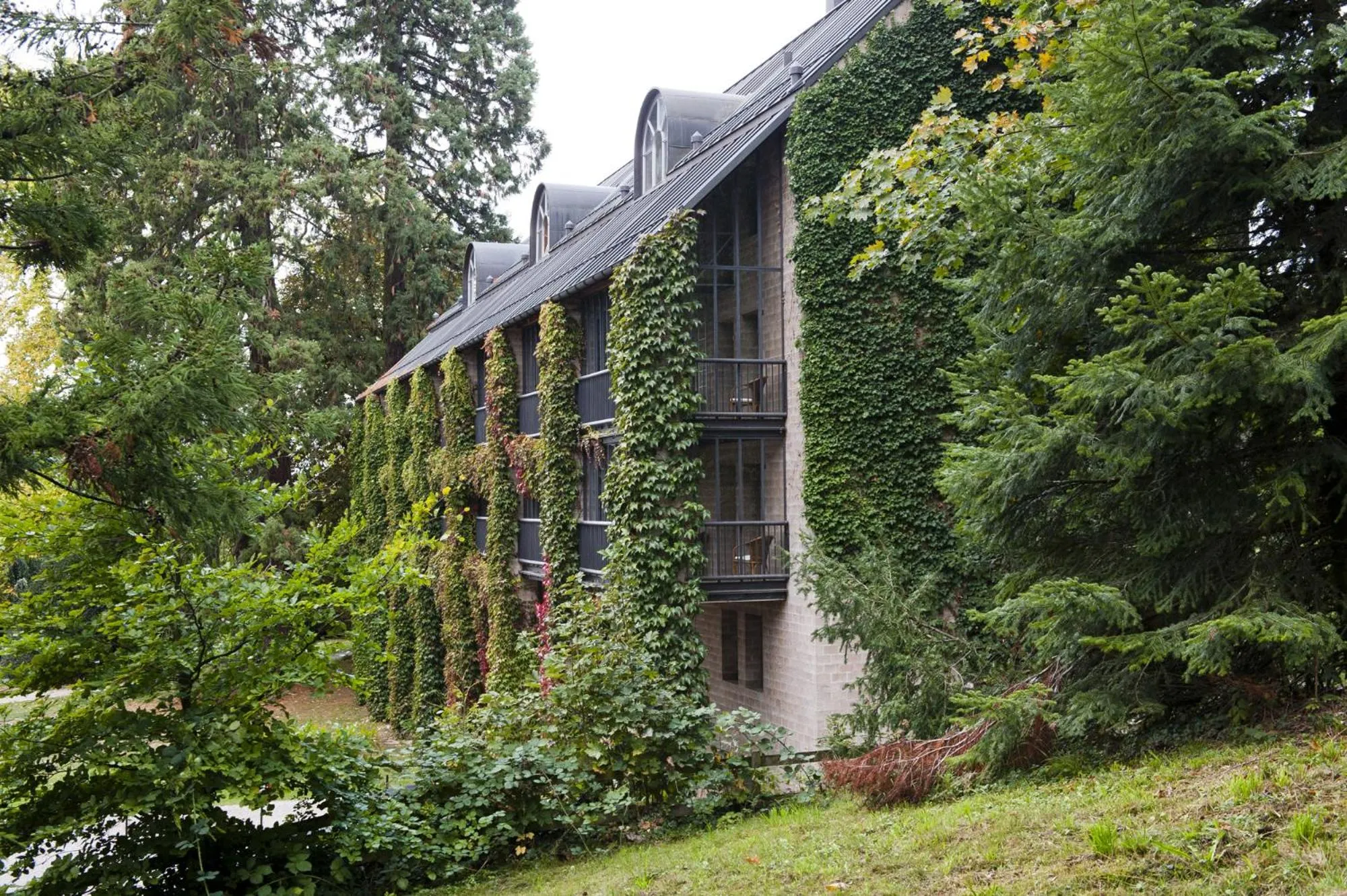 Property building in Schloss Münchenwiler