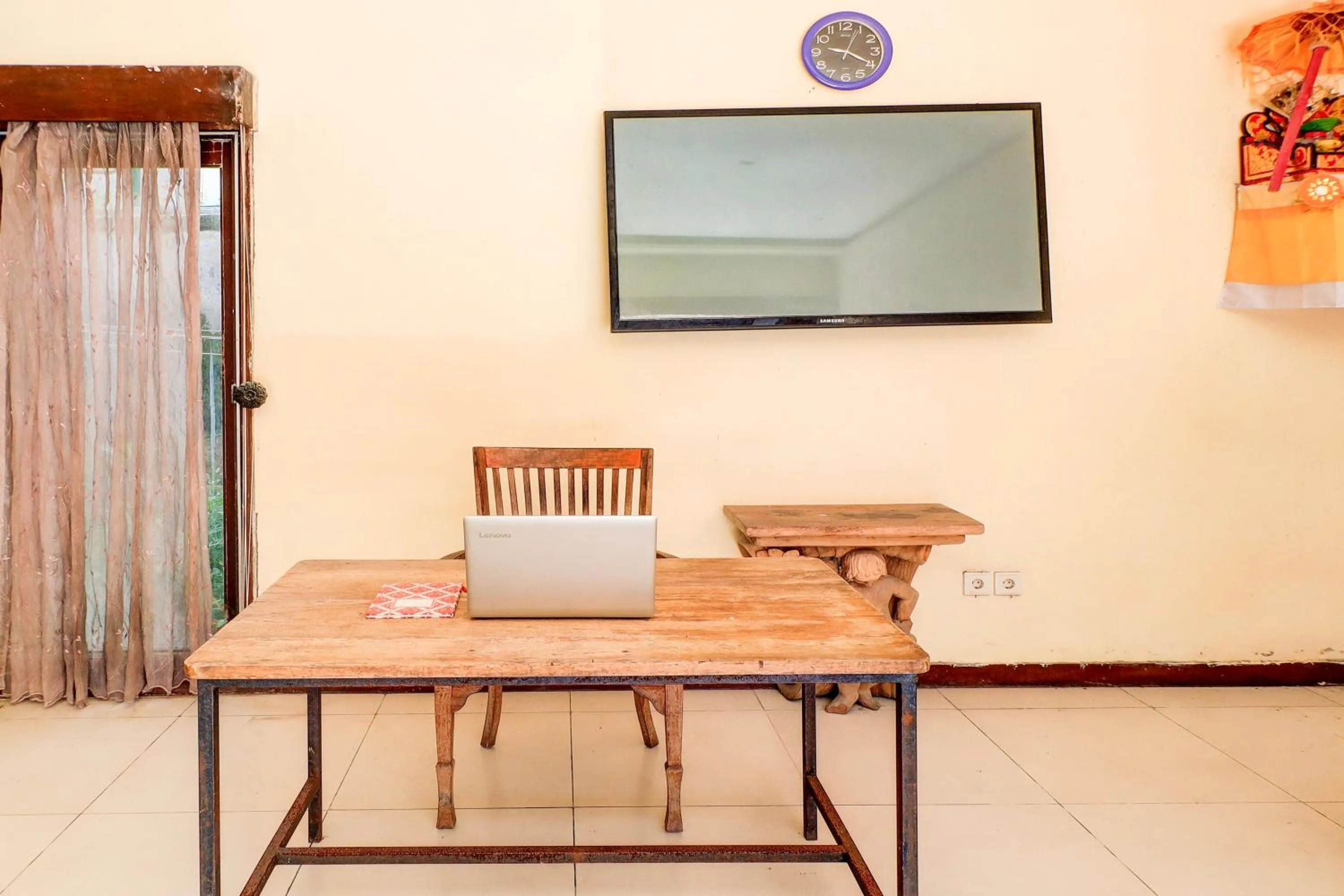 Lobby or reception in Collection O Putri Inn Homestay