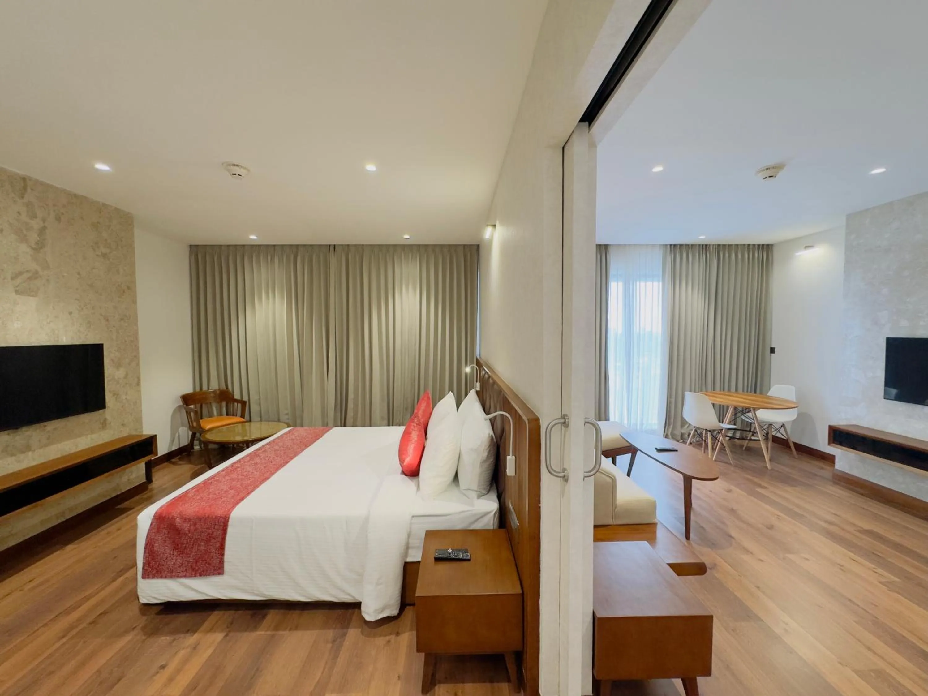 Bedroom, Bed in Gokulam Grand Kozhikode