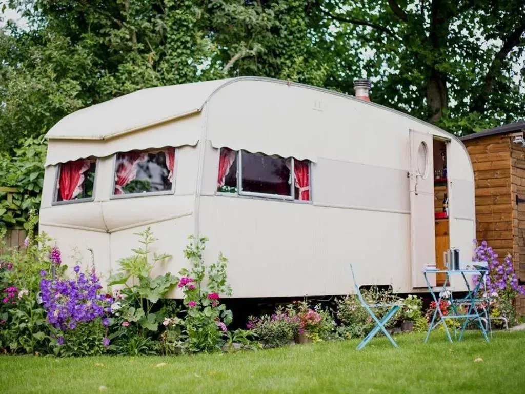 Property building in Withy Cottages Property building in Withy Cottages