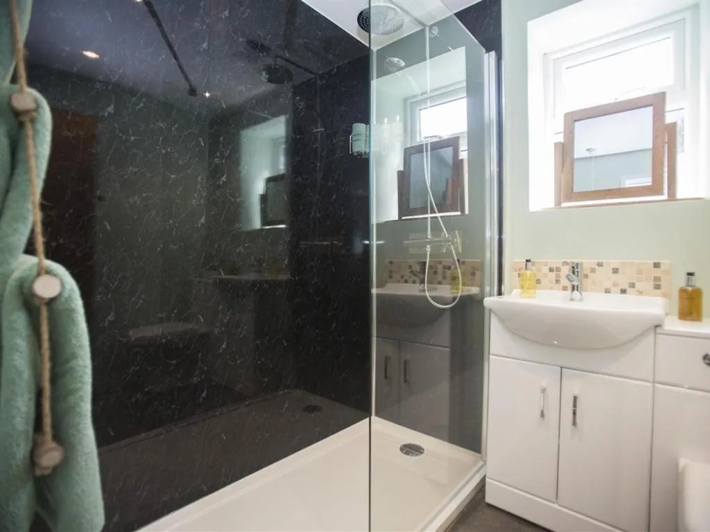 Bathroom in Withy Cottages