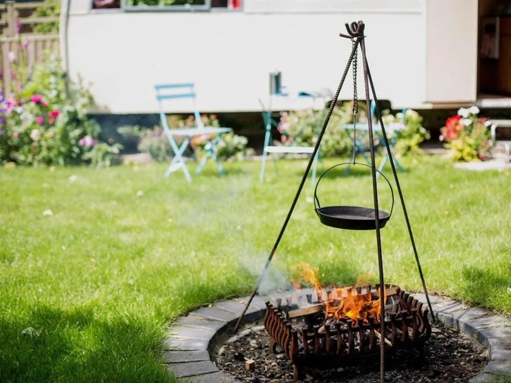 Property building in Withy Cottages