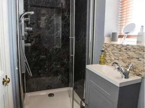 Bathroom in Withy Cottages