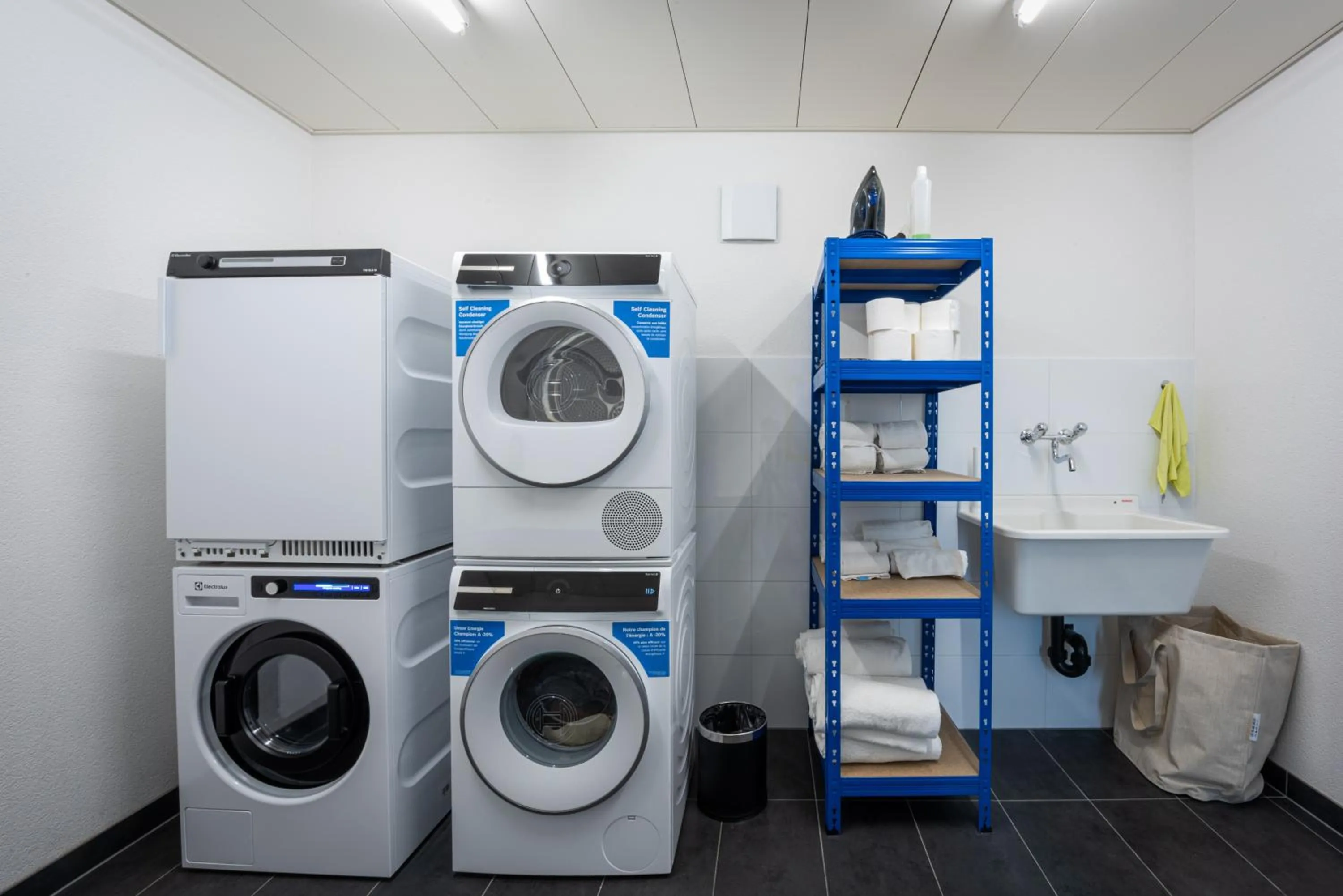 washing machine in Los Lorentes Hotel Bern Airport
