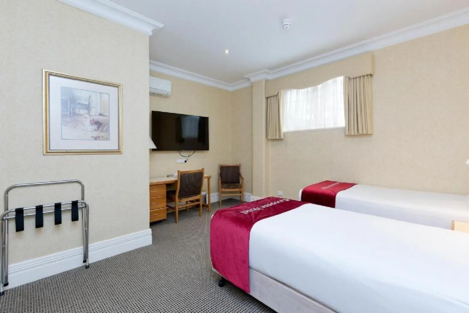 Bed in Hotel The Teo Near Delhi AIRPORT