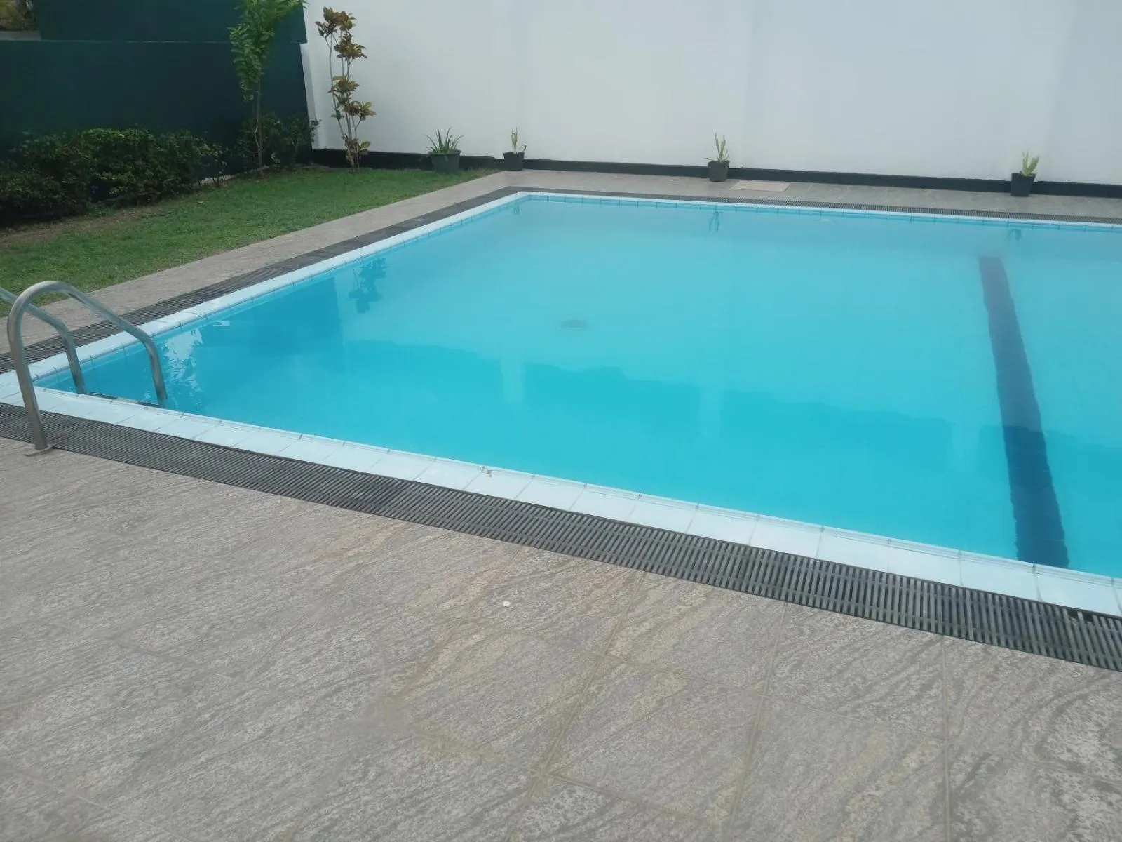 Swimming pool in Blue Spring Hotel Wadduwa