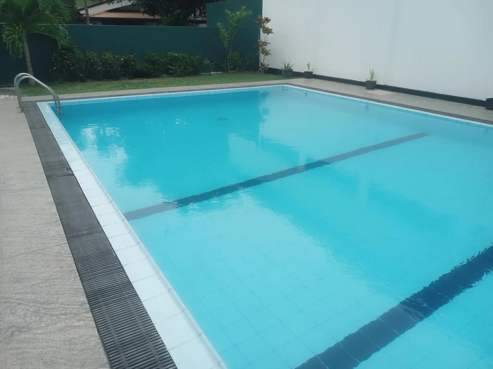 Swimming pool in Blue Spring Hotel Wadduwa