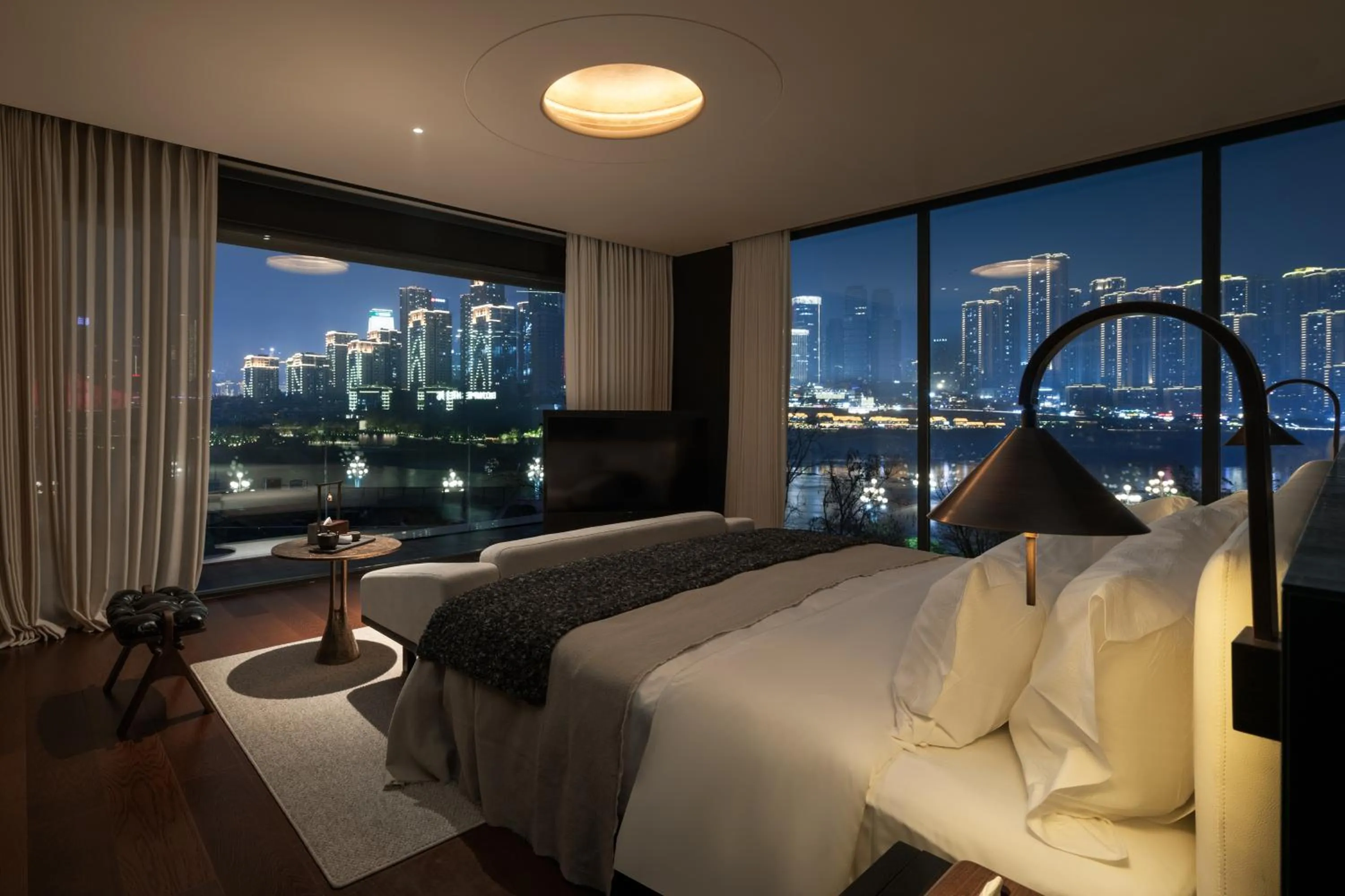 Deluxe King Suite in Chongqing Wuyu Shanxing Hotel