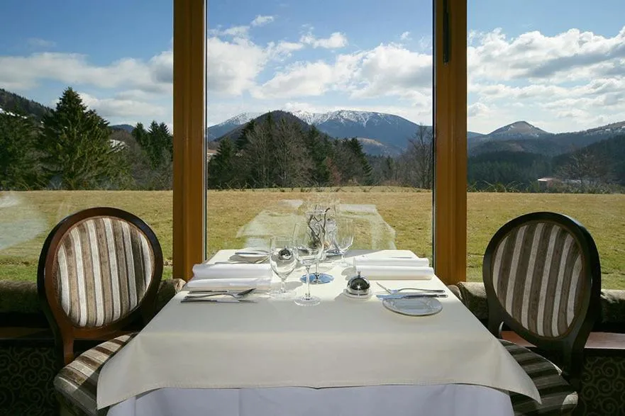 Restaurant/places to eat in Apartman MARLEA