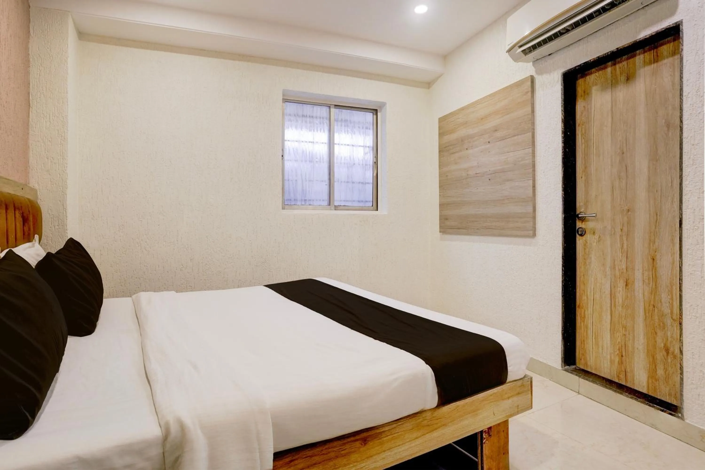 Bedroom, Bed in Collection O Crawford Market Formerly Al Ibrahim Hotel