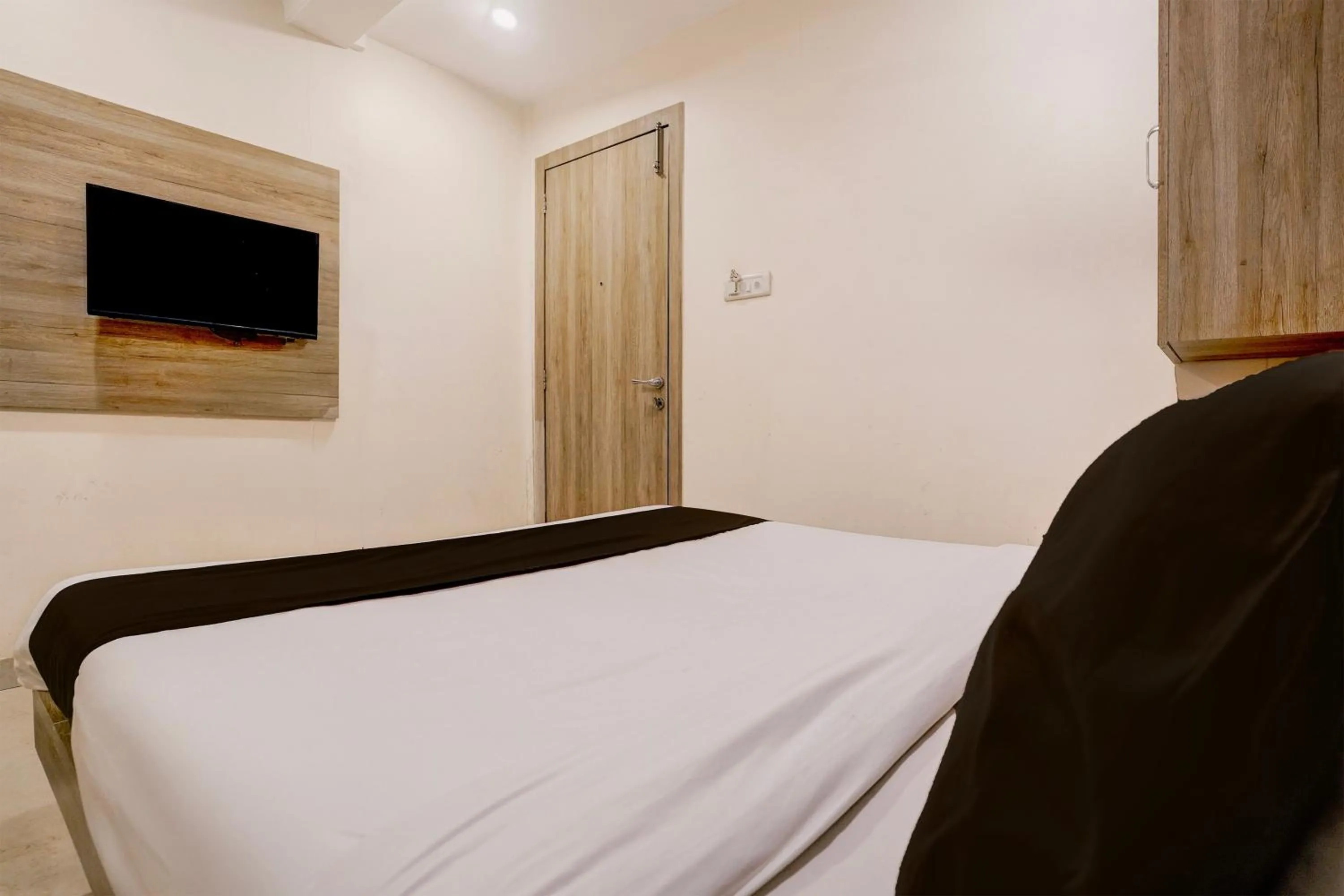 Bedroom, Bed in Collection O Crawford Market Formerly Al Ibrahim Hotel